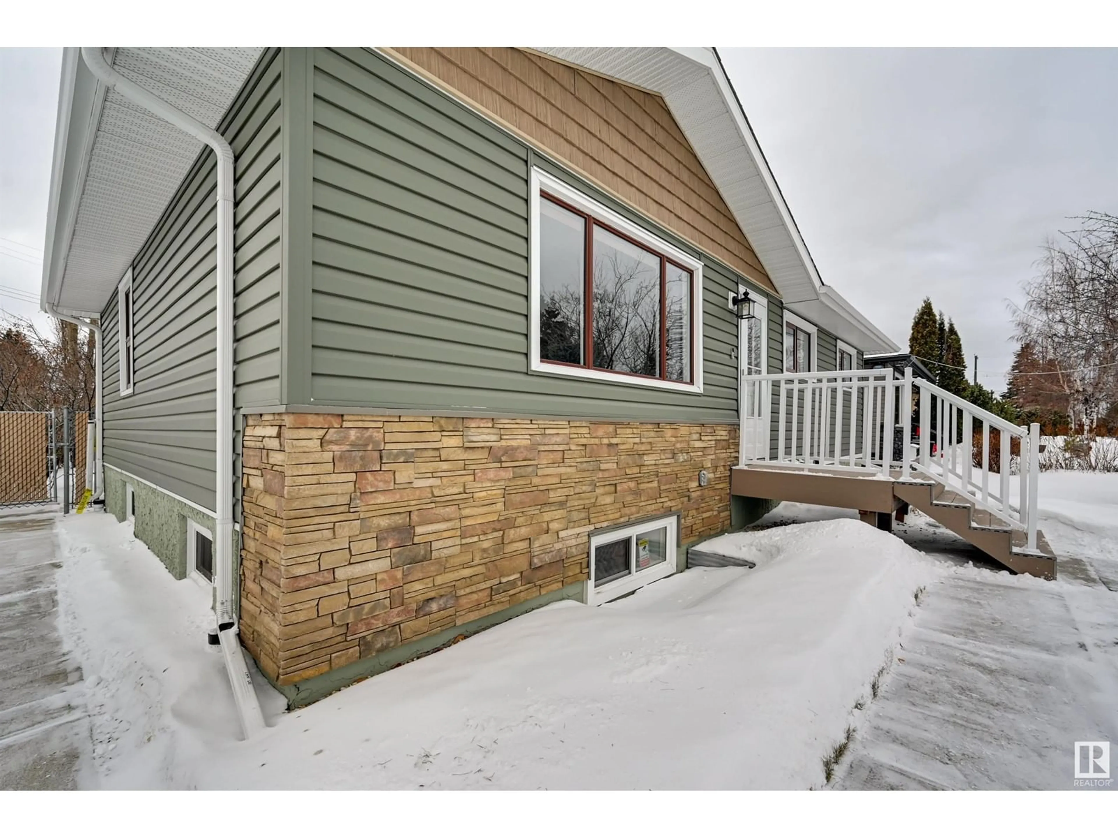 Home with vinyl exterior material, unknown for 5607 85 AV NW NW, Edmonton Alberta T6B0J1