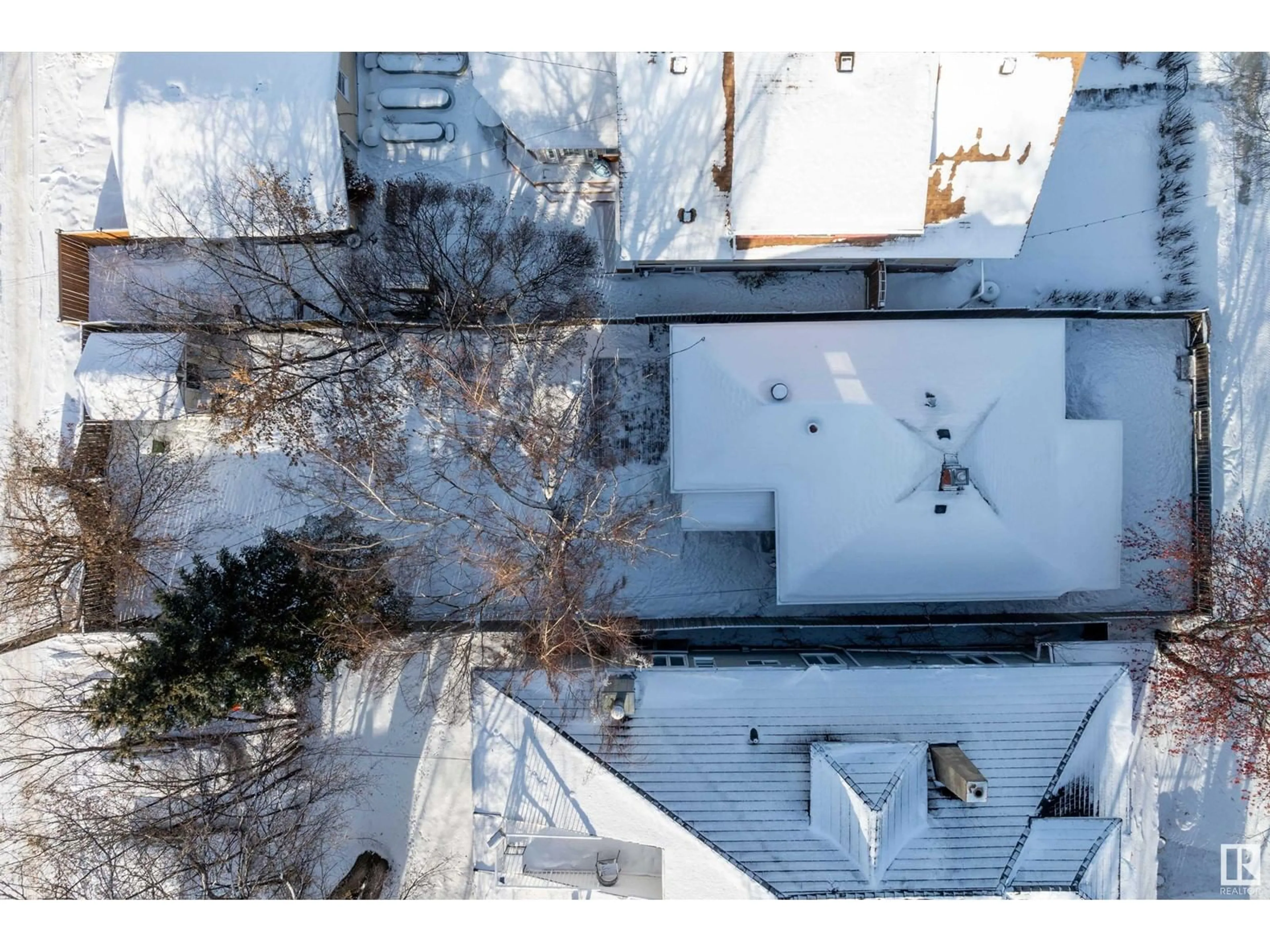 A pic from outside/outdoor area/front of a property/back of a property/a pic from drone, city buildings view from balcony for 11518 95A ST NW, Edmonton Alberta T5G1P5