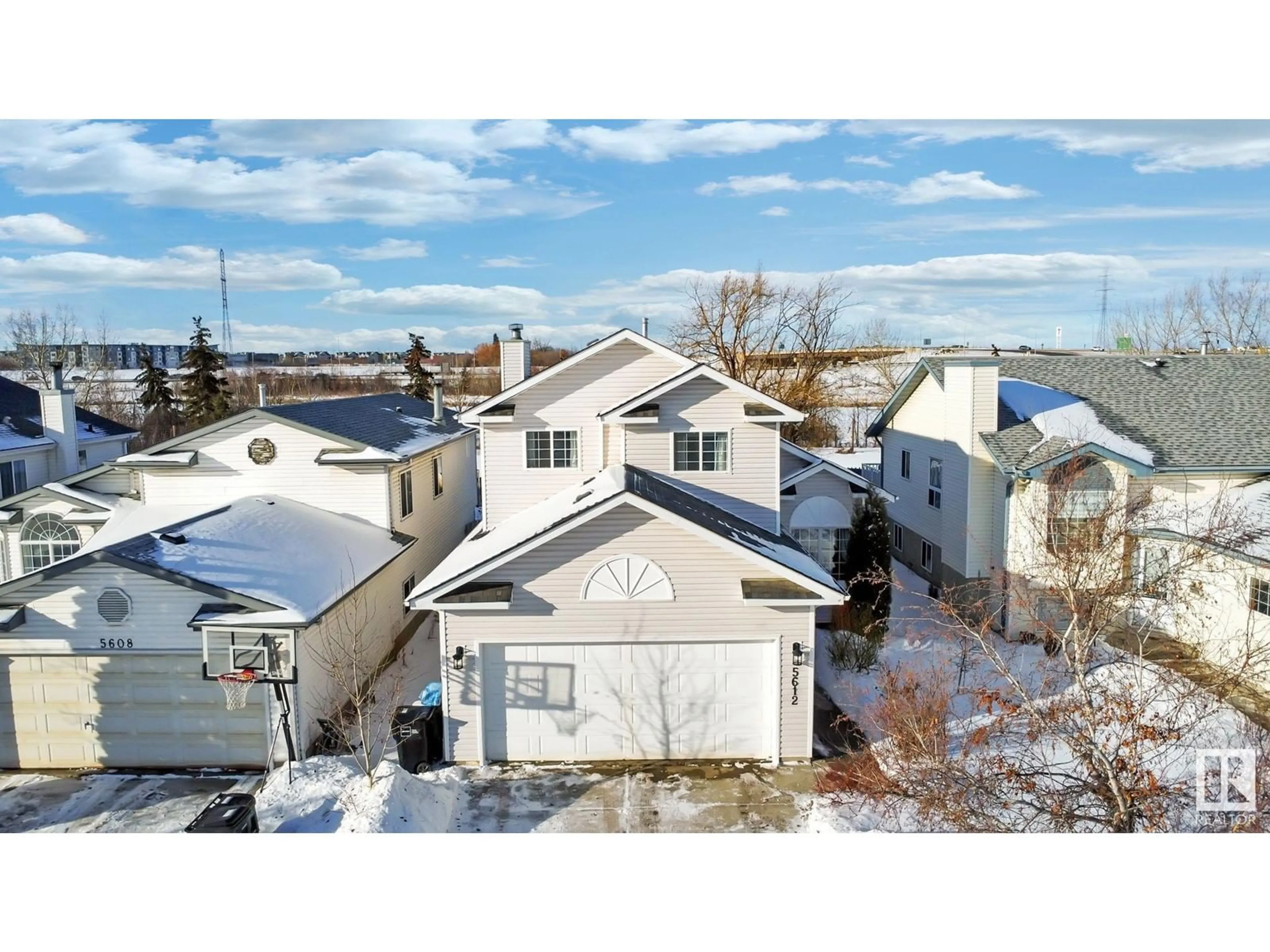 A pic from outside/outdoor area/front of a property/back of a property/a pic from drone, unknown for 5612 190 A Street NW, Edmonton Alberta T6M2L3