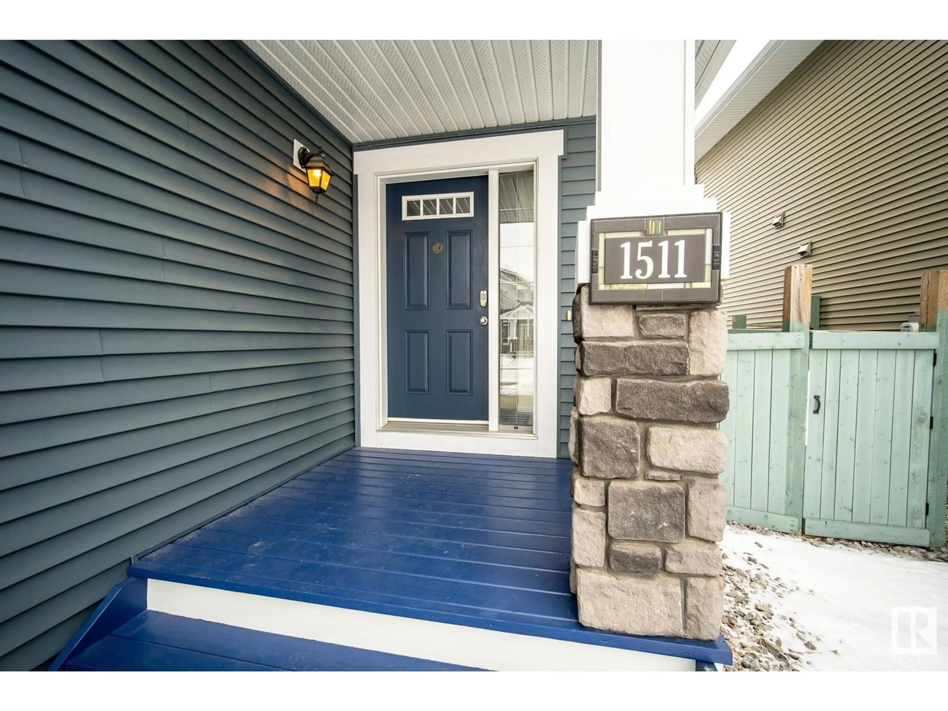 Indoor entryway for 1511 165 ST SW, Edmonton Alberta T6W2Z7