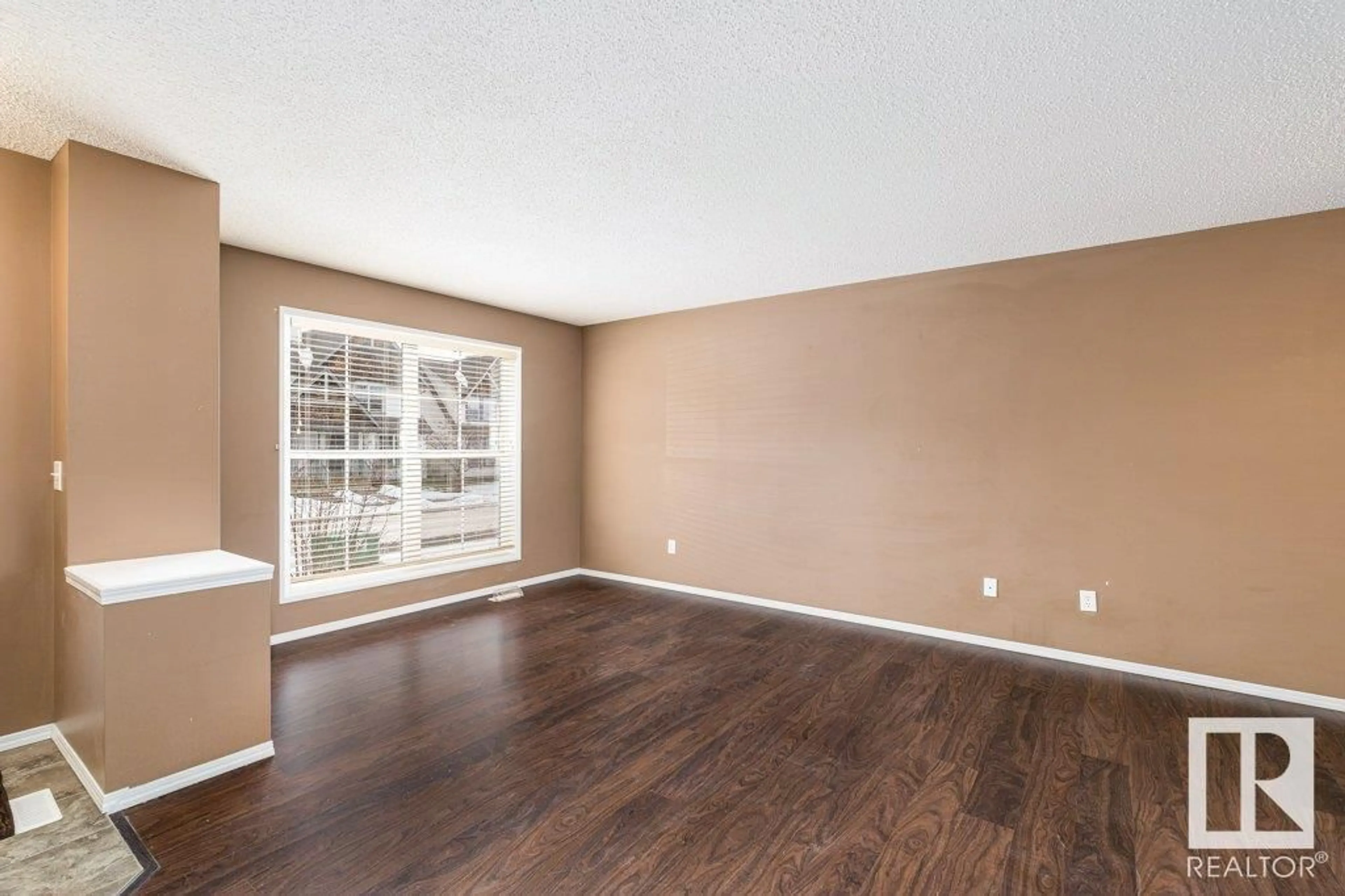 A pic of a room for 6012 213 ST NW, Edmonton Alberta T6M0H7