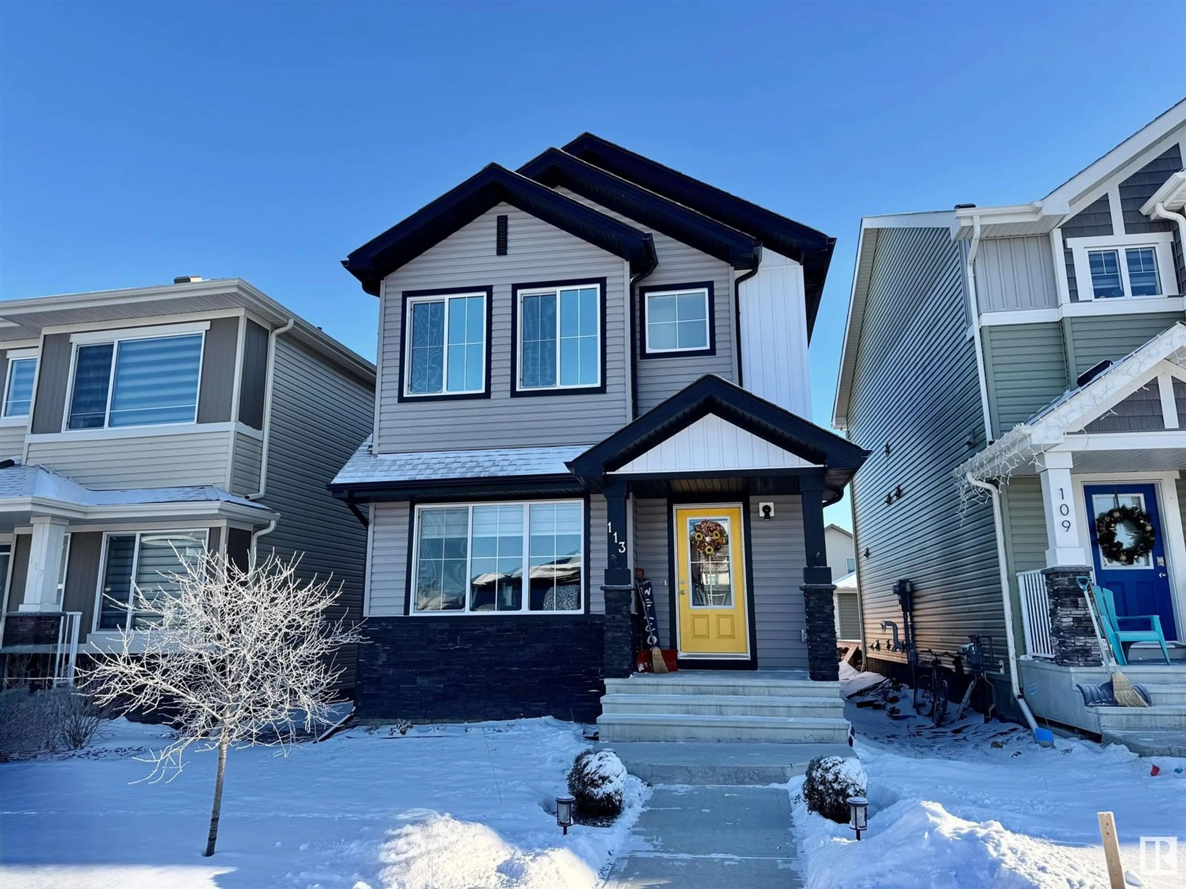 Home with vinyl exterior material, street for 113 SENTRY WY, Sherwood Park Alberta T8H1B1