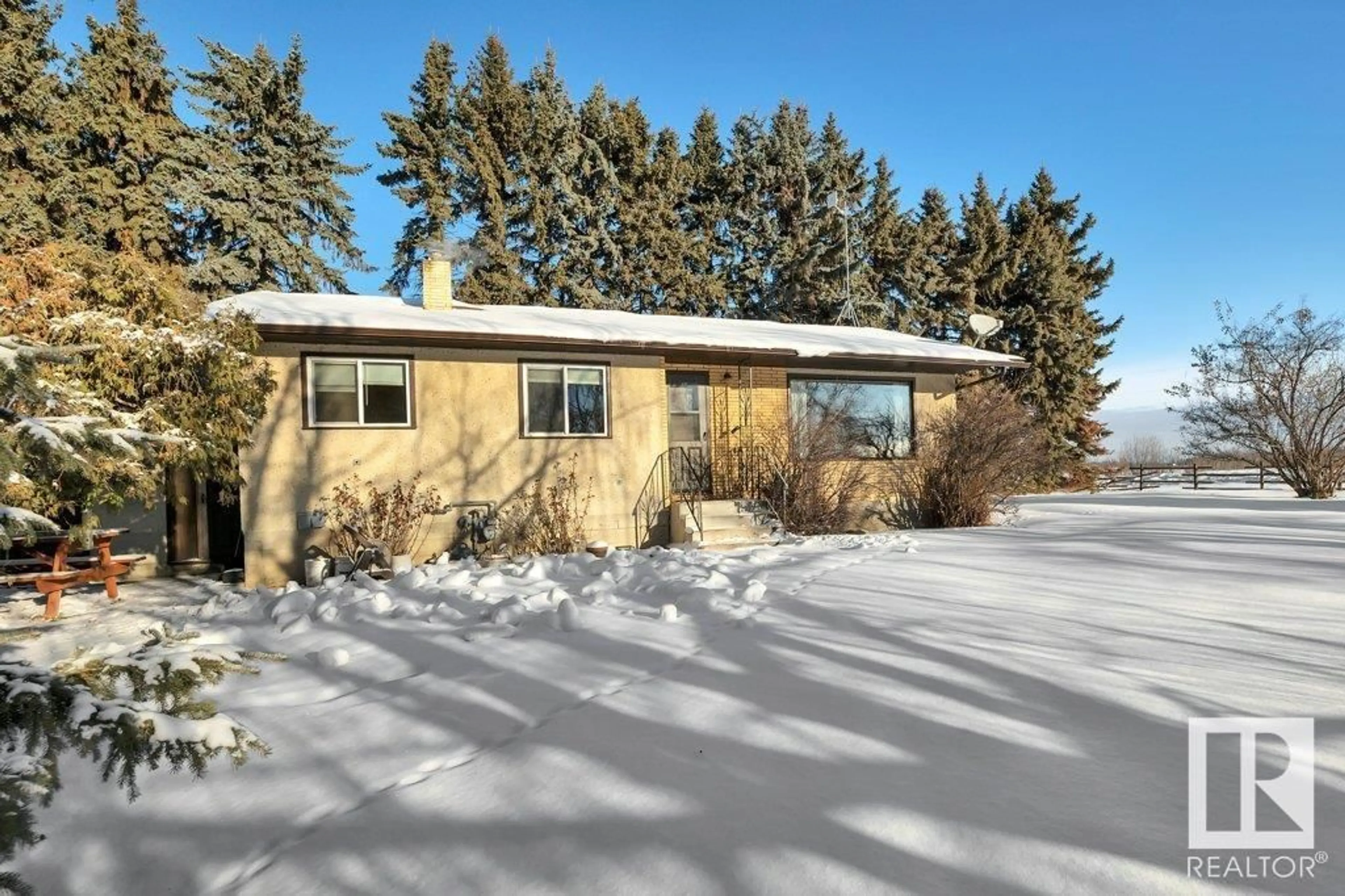 A pic from outside/outdoor area/front of a property/back of a property/a pic from drone, street for 464024 RGE ROAD 255, Rural Wetaskiwin County Alberta T9A1X2