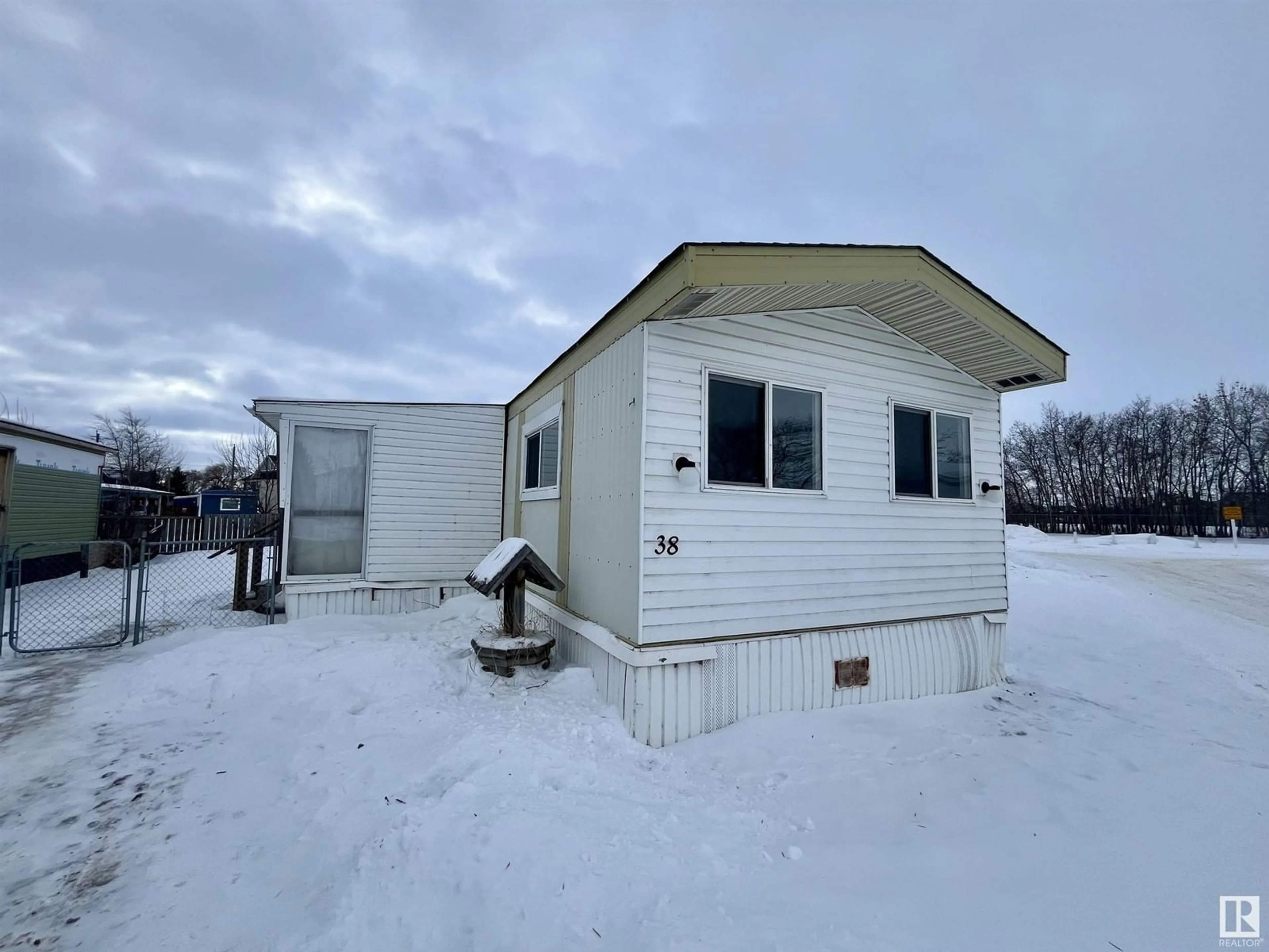 Shed for #38 10410 101A ST, Morinville Alberta T8R1P7