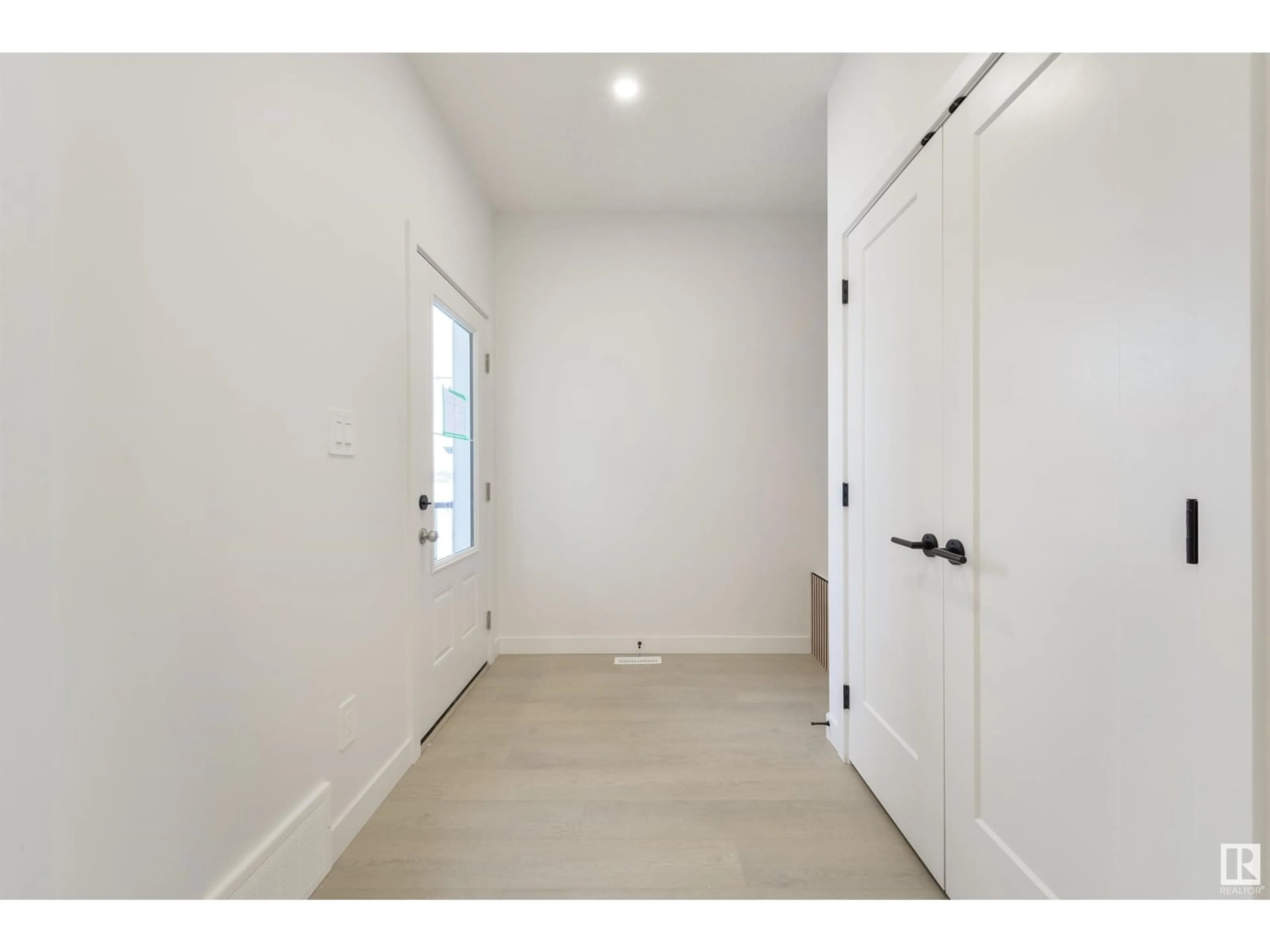 Indoor entryway for 2009 FLYCATCHER PT NW, Edmonton Alberta T5S0T3