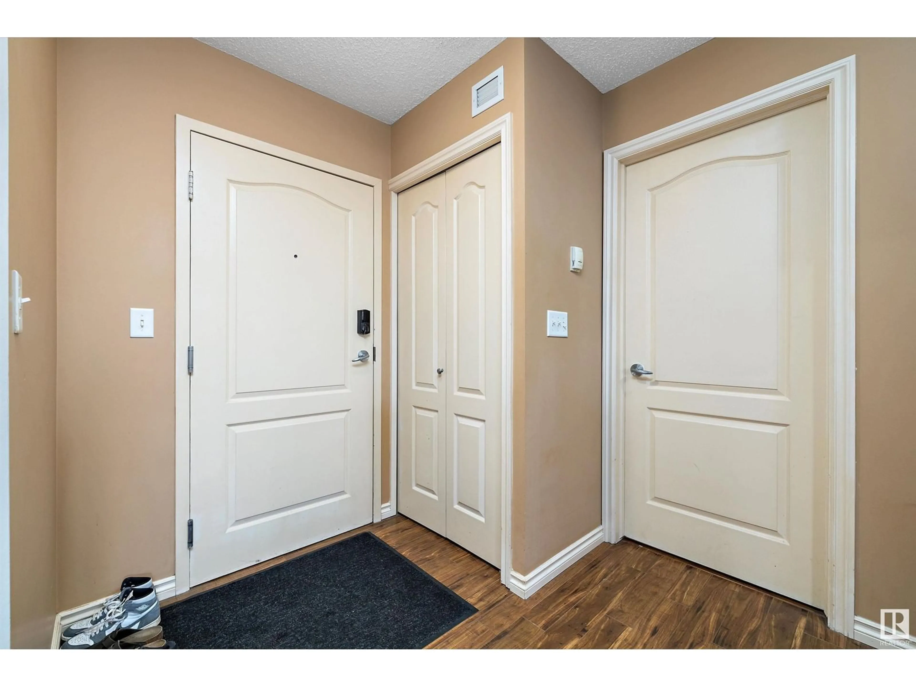 Indoor entryway for #309 905 BLACKLOCK WY SW, Edmonton Alberta T6W1M7