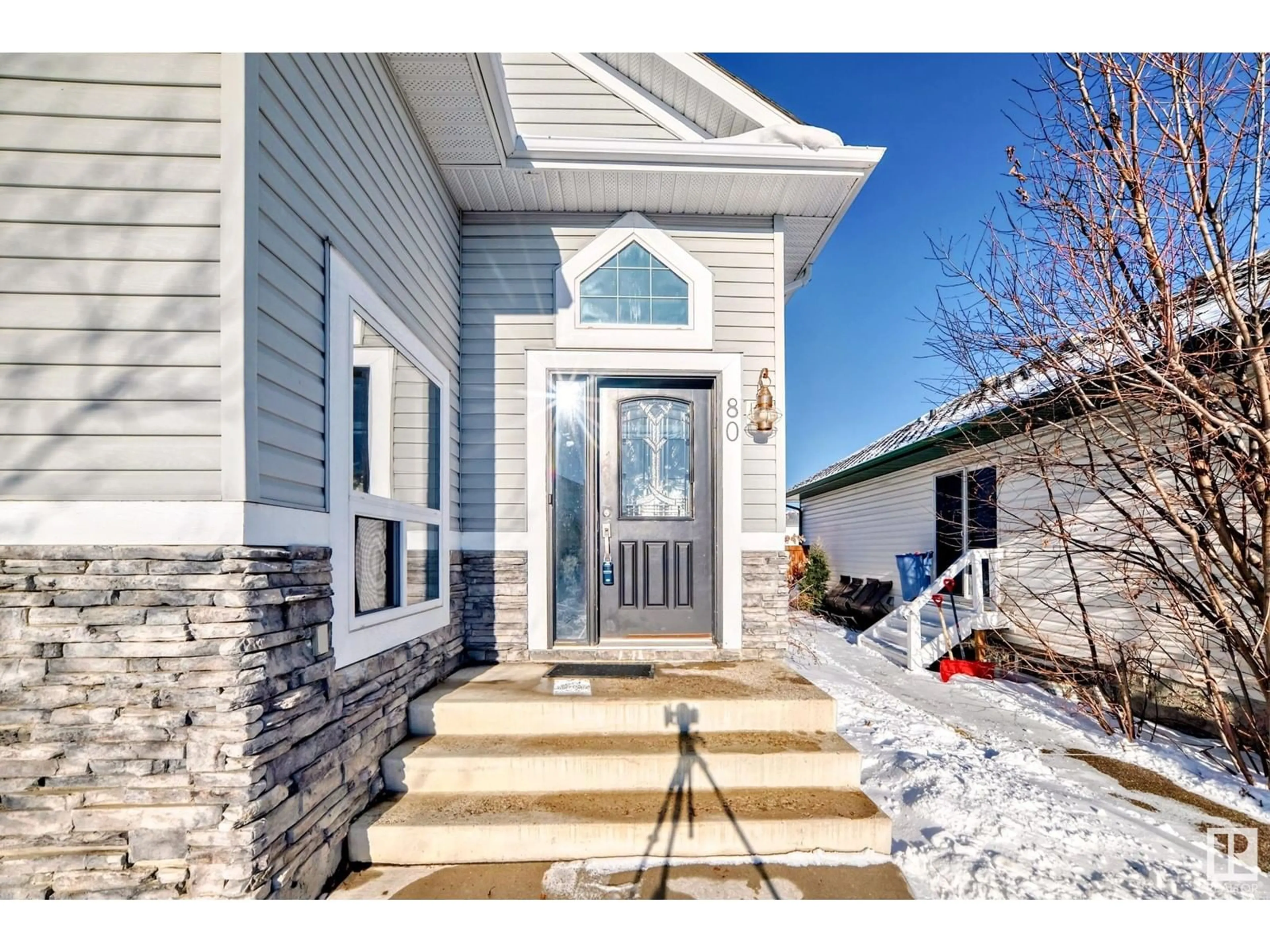 Indoor entryway for 80 HEATHERGLEN CL, Spruce Grove Alberta T7X4A3