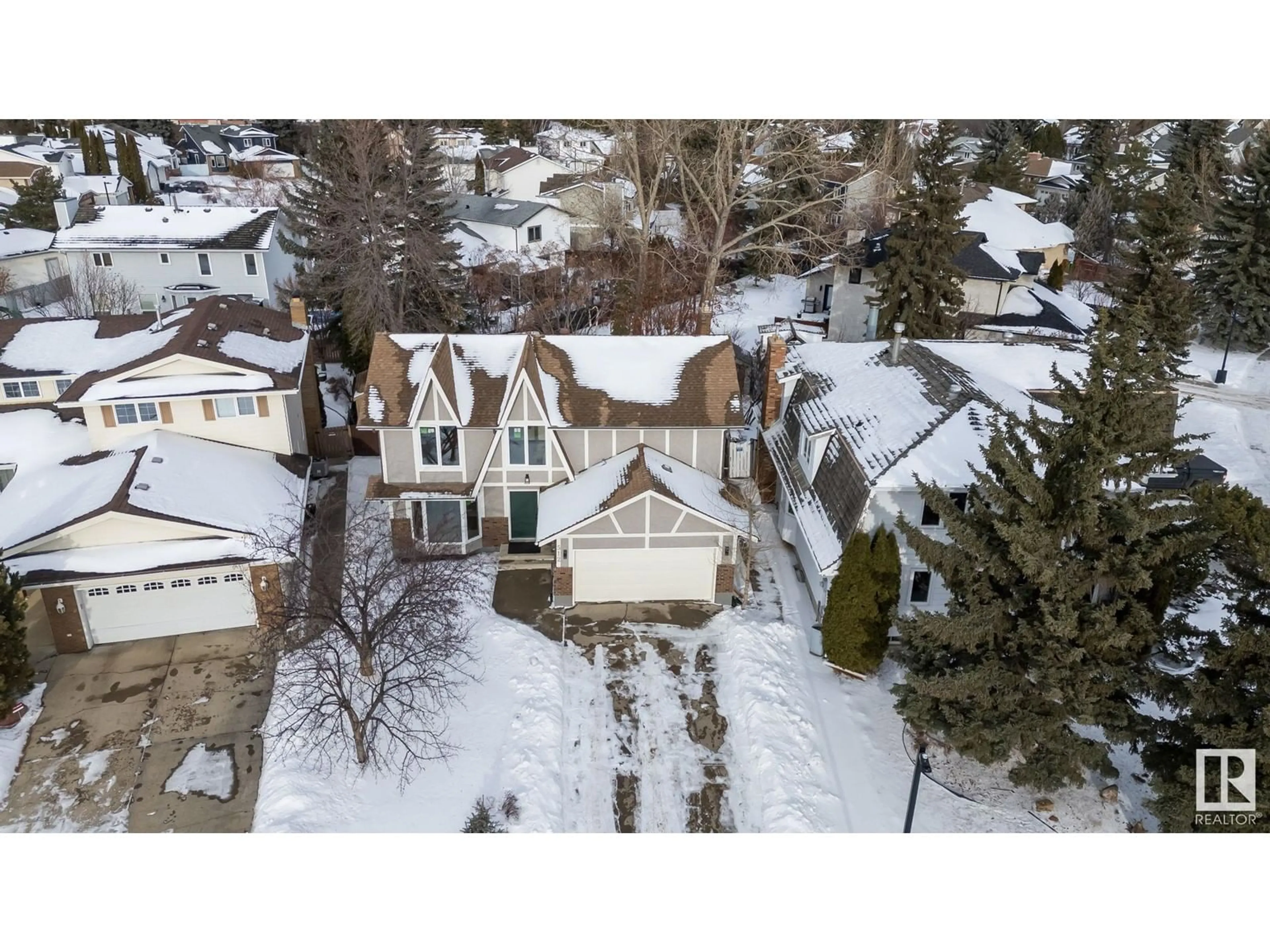 A pic from outside/outdoor area/front of a property/back of a property/a pic from drone, street for 512 WAHSTAO RD NW, Edmonton Alberta T5T2Y1