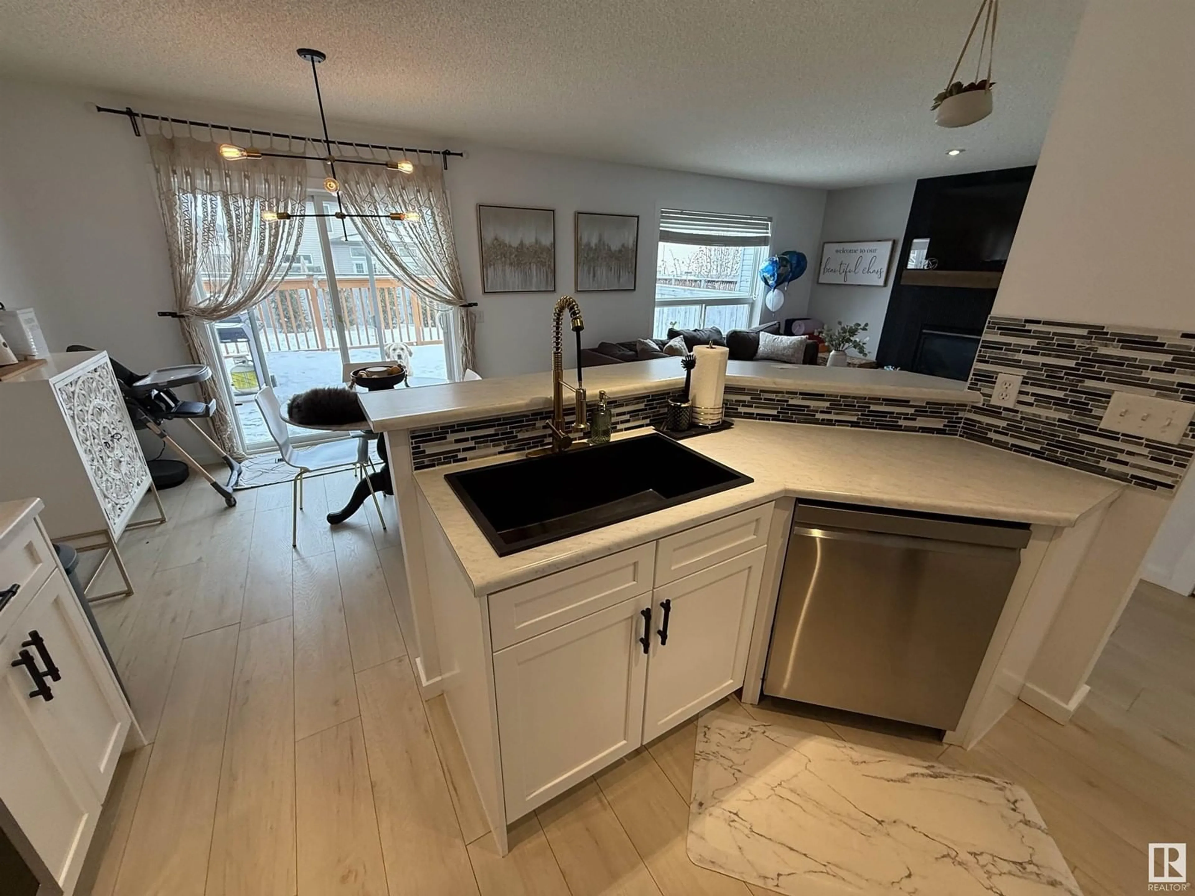 Open concept kitchen, unknown for 19040 47 AV NW, Edmonton Alberta T6M2V6