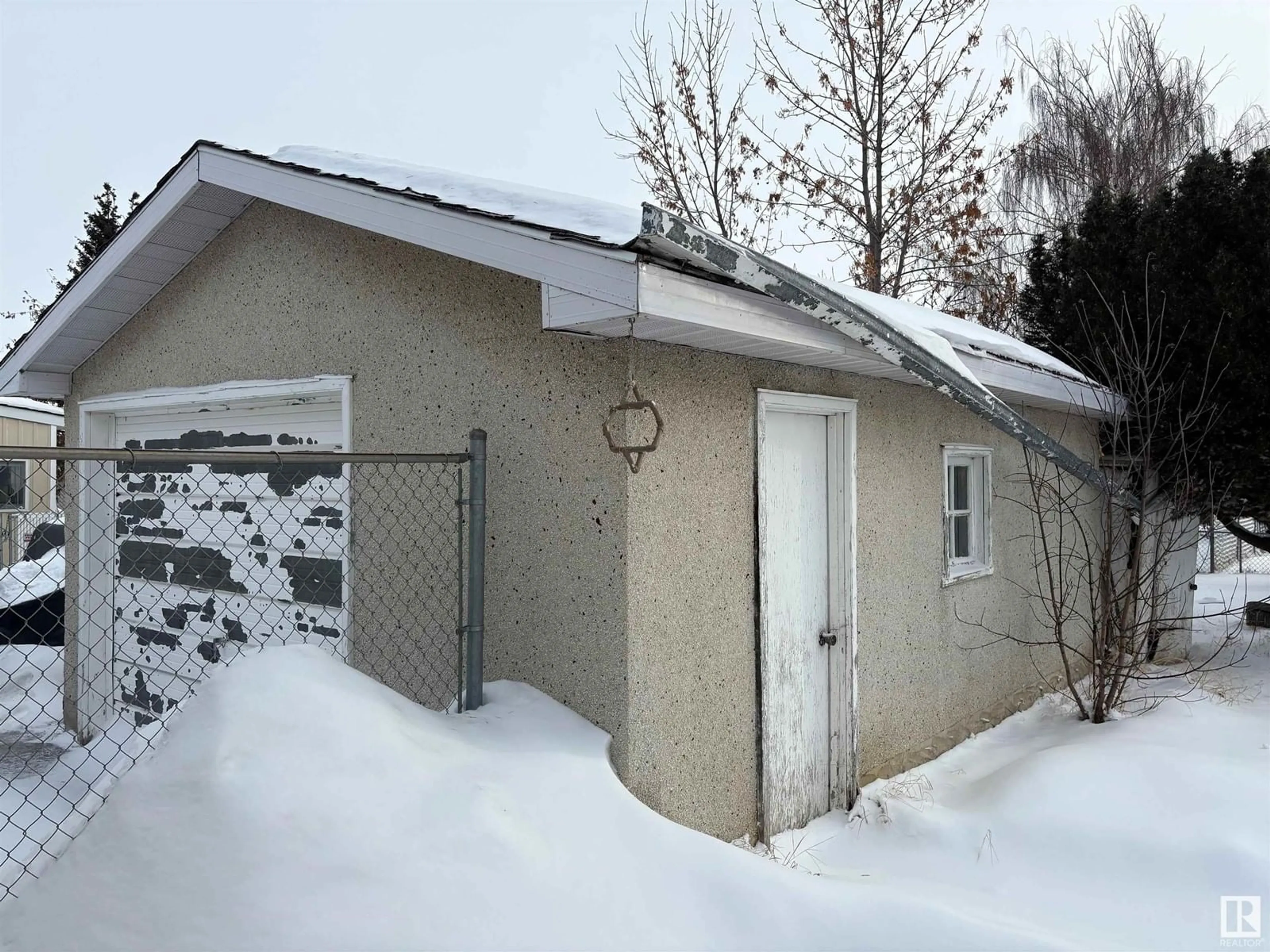 Shed for 6011 146 AV NW, Edmonton Alberta T5A1S9