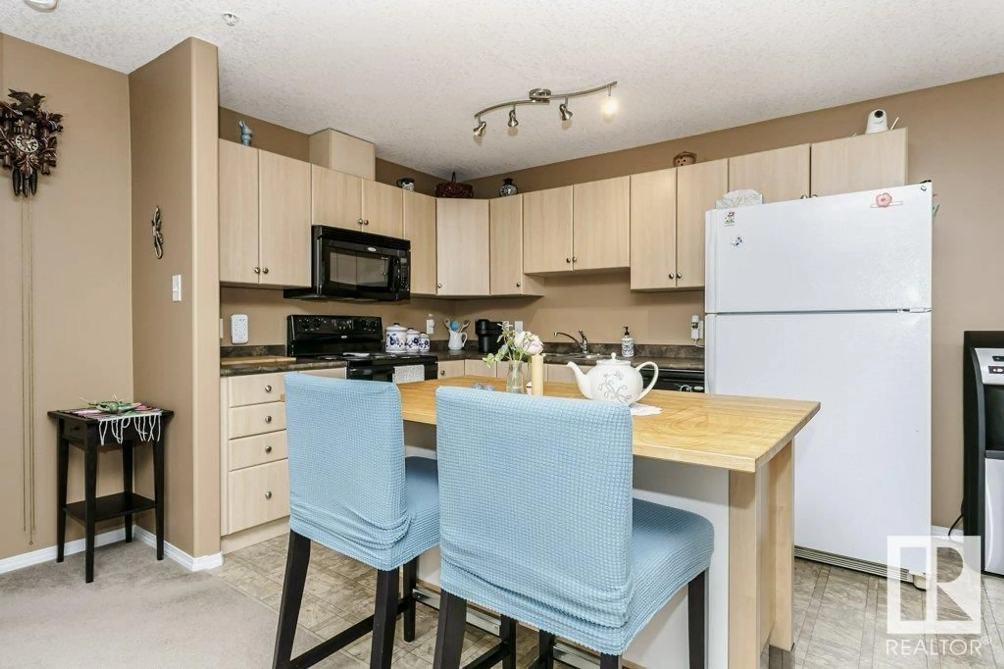 Standard kitchen, unknown for #236 50 WOODSMERE CL, Fort Saskatchewan Alberta T8L4N9