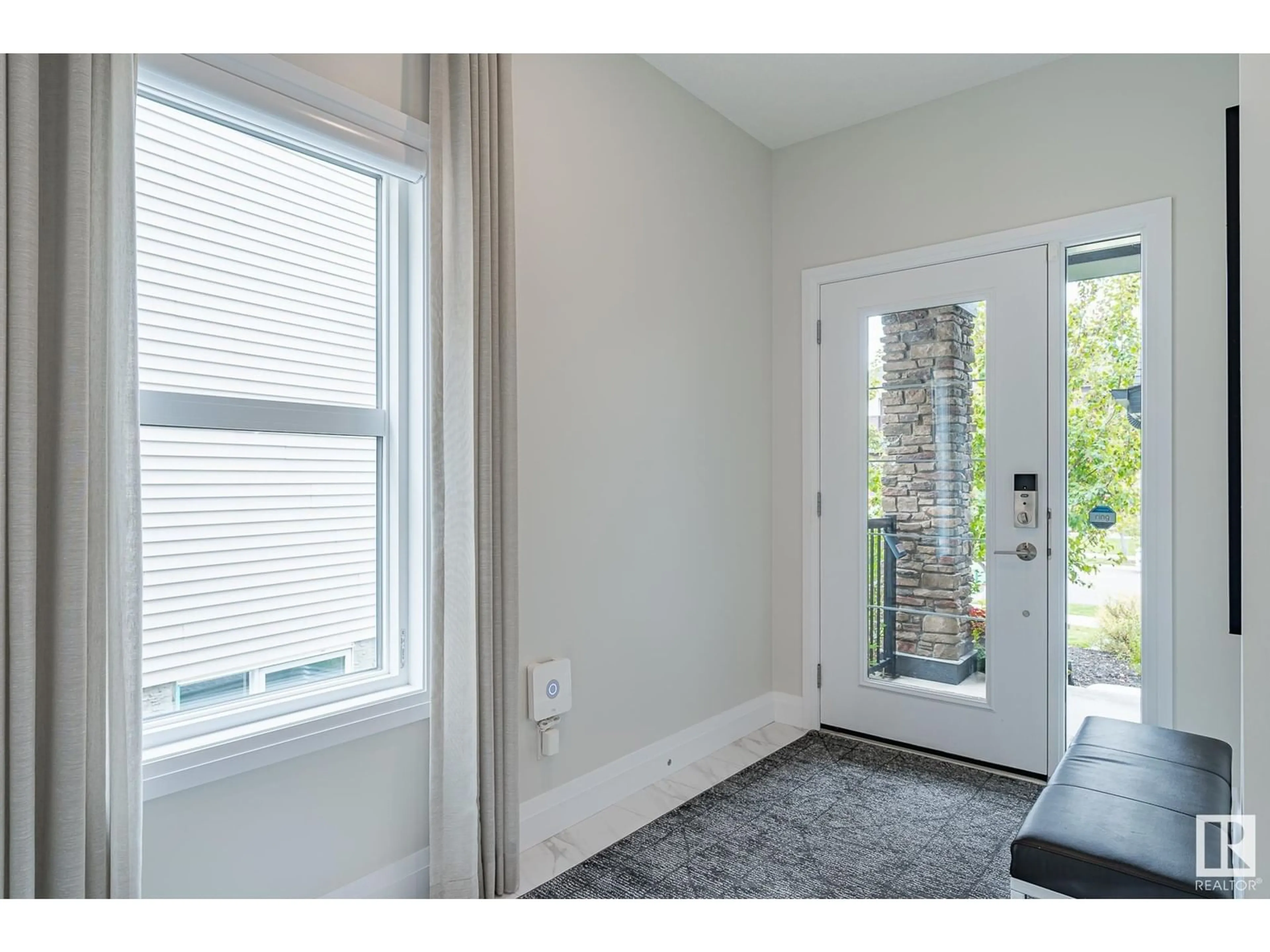 Indoor entryway for 2828 202 ST NW, Edmonton Alberta T6W0W6