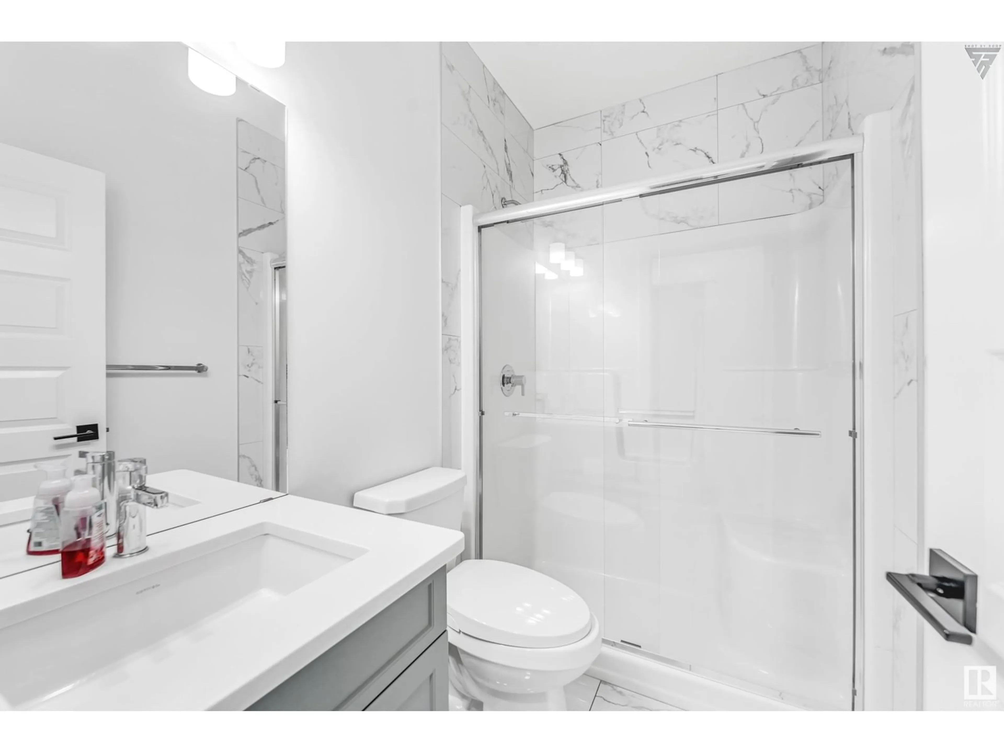 Standard bathroom, ceramic/tile floor for 1216 15 ST NW, Edmonton Alberta T6T2S7