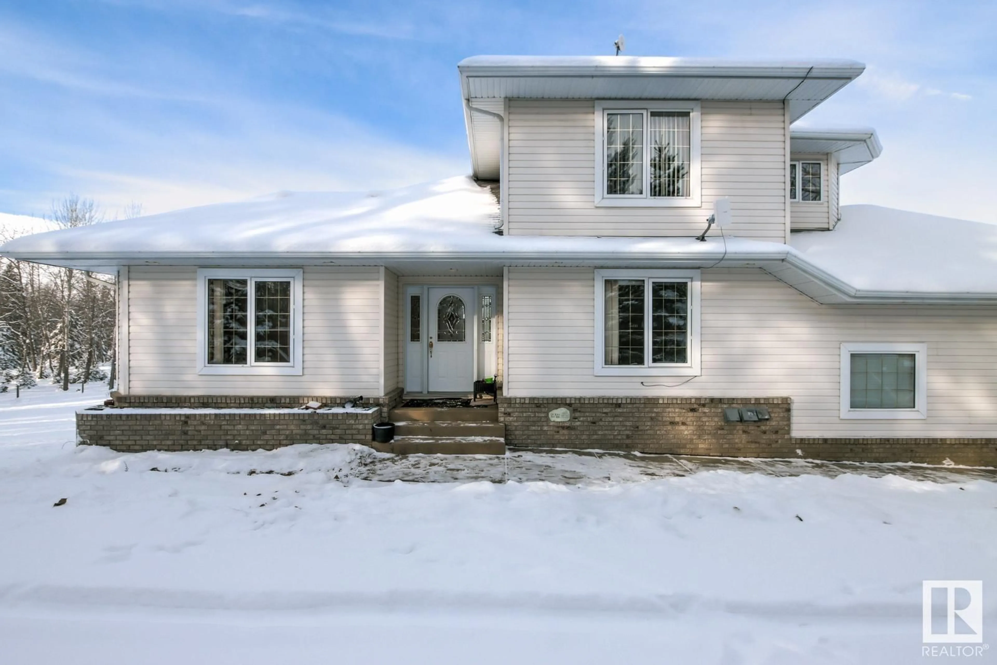 Home with vinyl exterior material, street for 51504 - 2 RGE ROAD 264, Rural Parkland County Alberta T7Y1E3