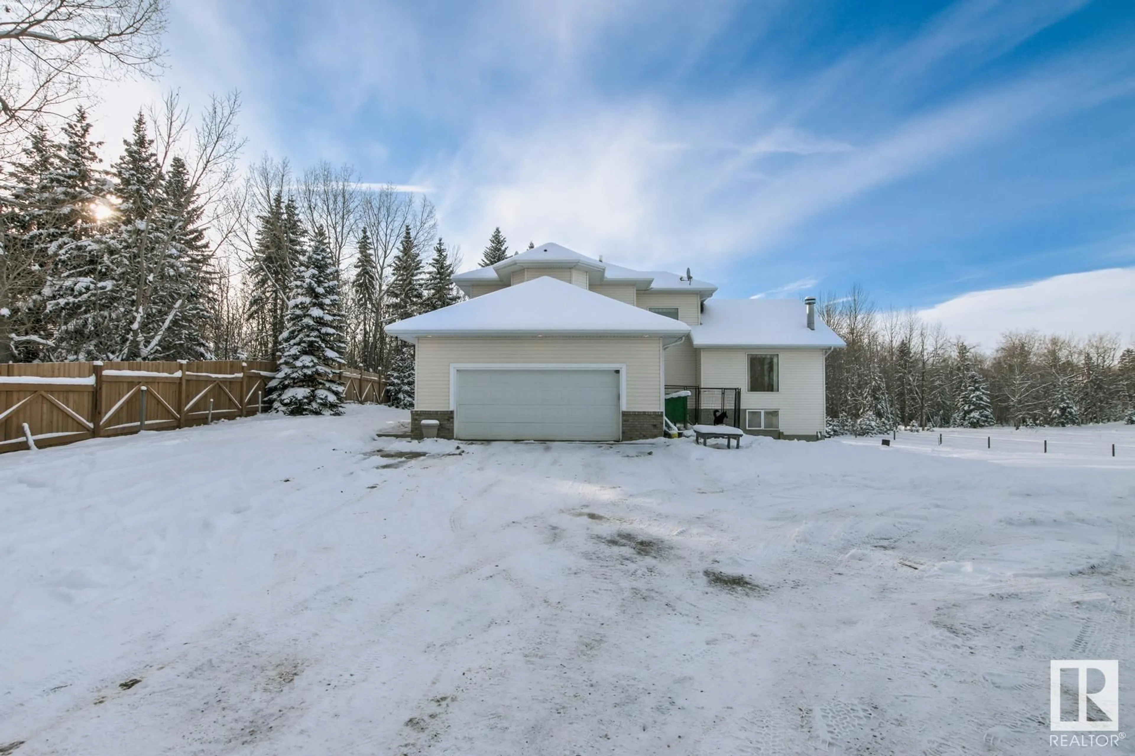 A pic from outside/outdoor area/front of a property/back of a property/a pic from drone, unknown for 51504 - 2 RGE ROAD 264, Rural Parkland County Alberta T7Y1E3
