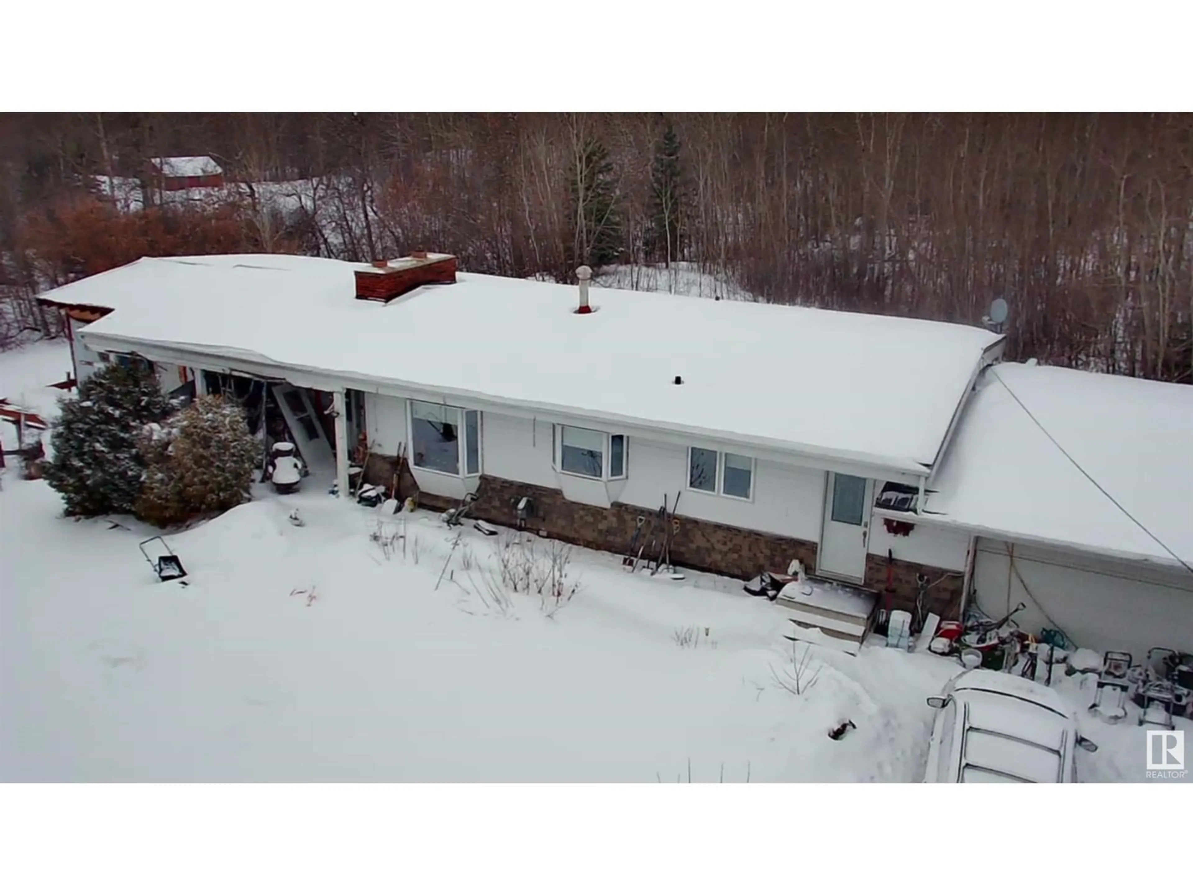 A pic from outside/outdoor area/front of a property/back of a property/a pic from drone, building for 52258 RGE ROAD 232, Rural Strathcona County Alberta T8B1B8