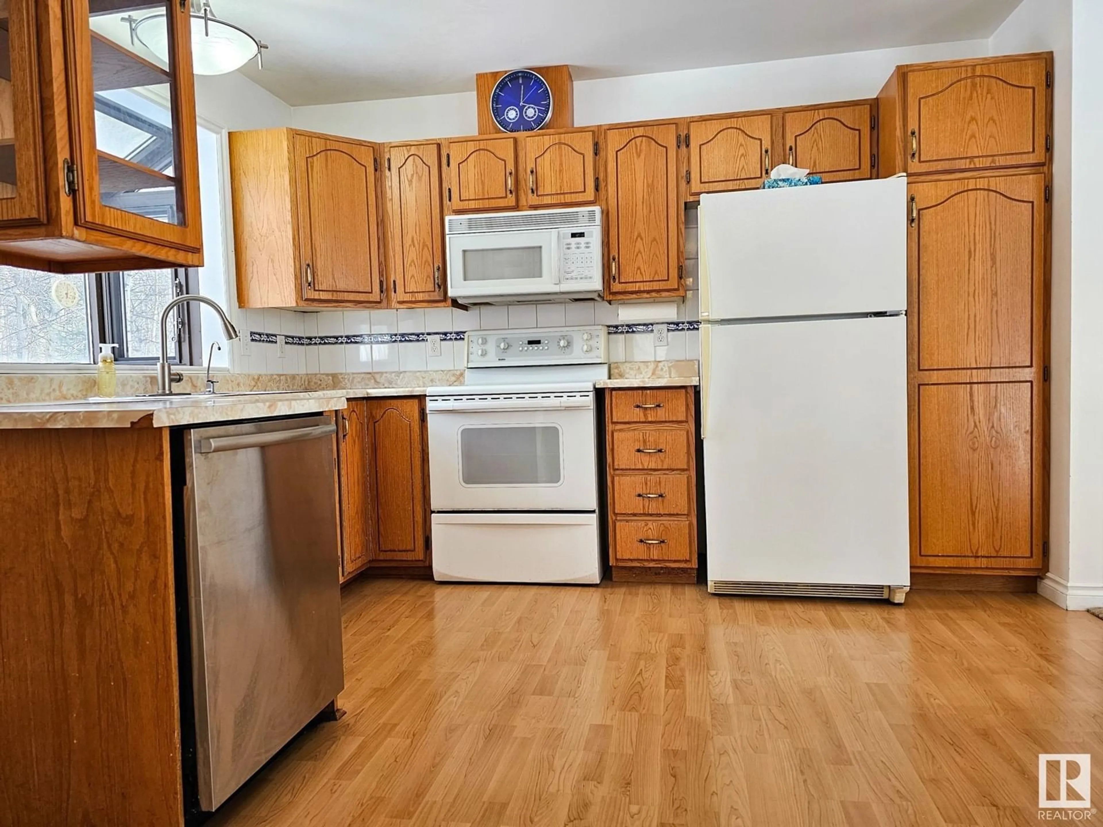 Standard kitchen, unknown for #4 53105 RGE ROAD 15, Rural Parkland County Alberta T7Y2E4