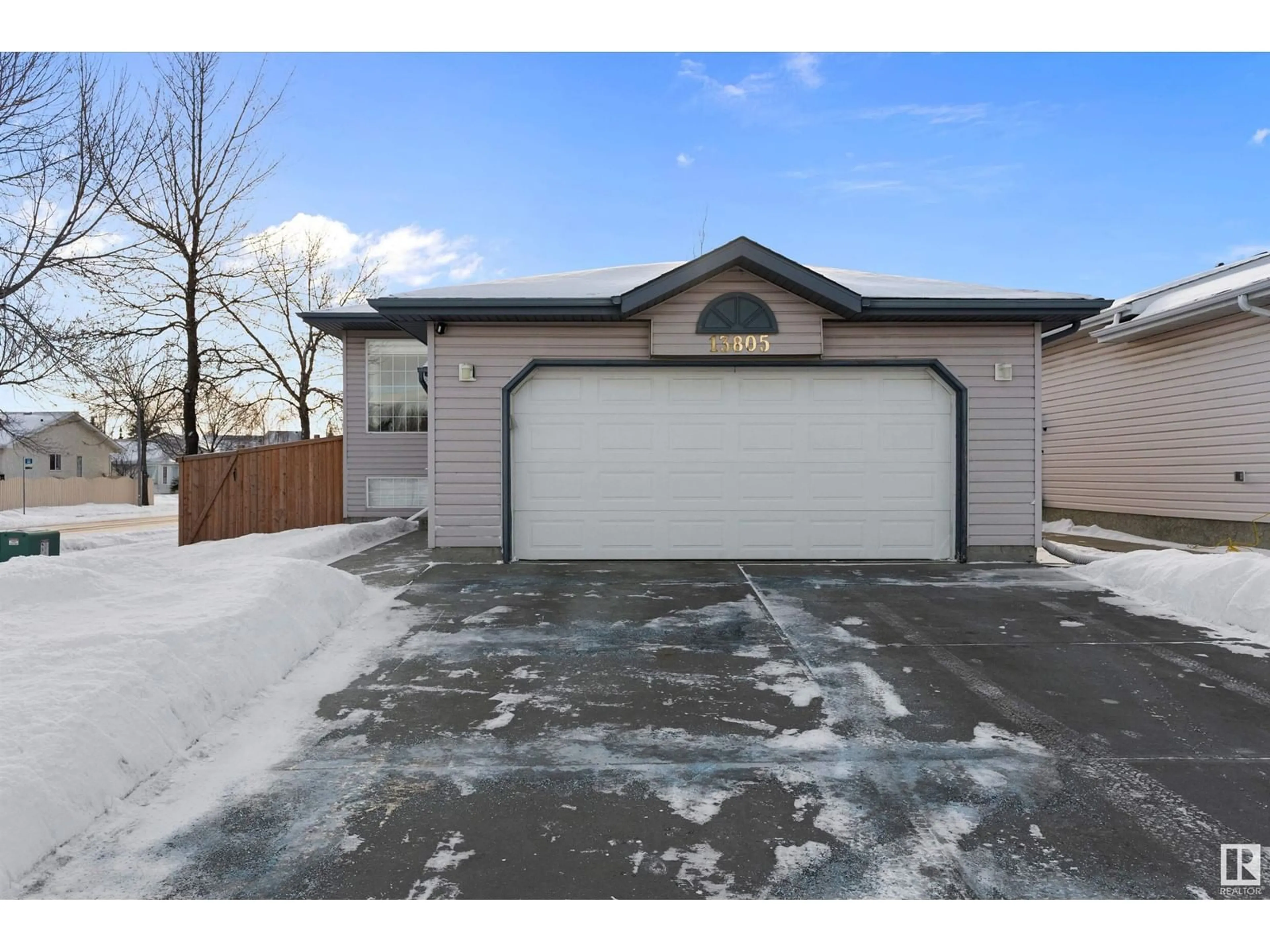 Indoor garage for 13805 131A AV NW, Edmonton Alberta T5L5A7