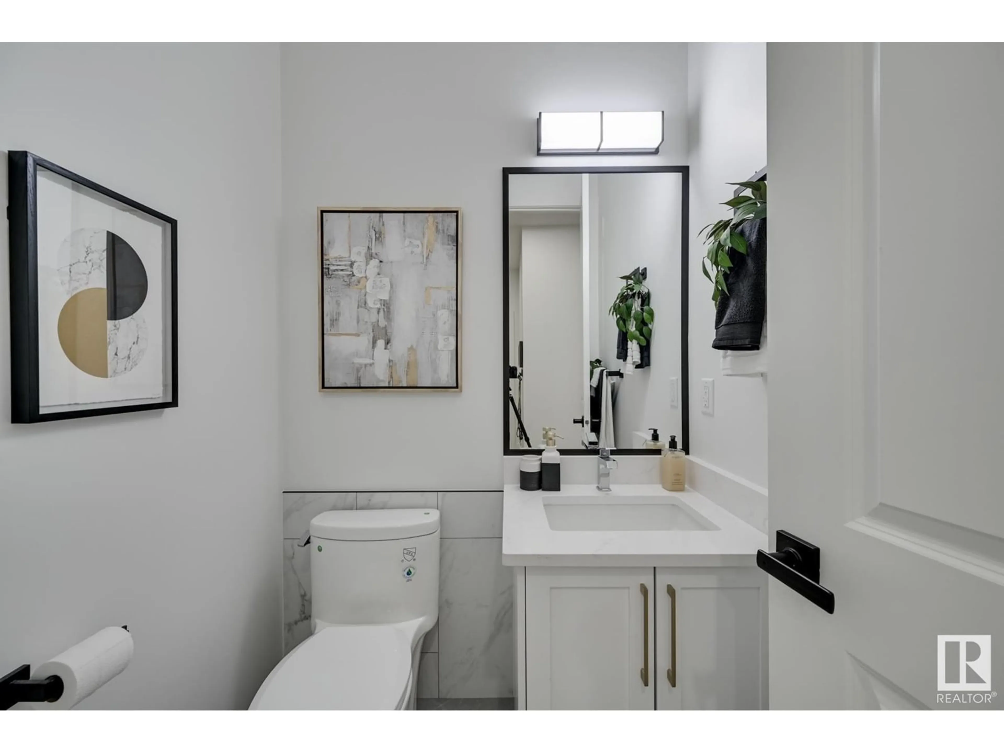 Contemporary bathroom, ceramic/tile floor for 66 FENWYCK BV, Spruce Grove Alberta T7X3G5