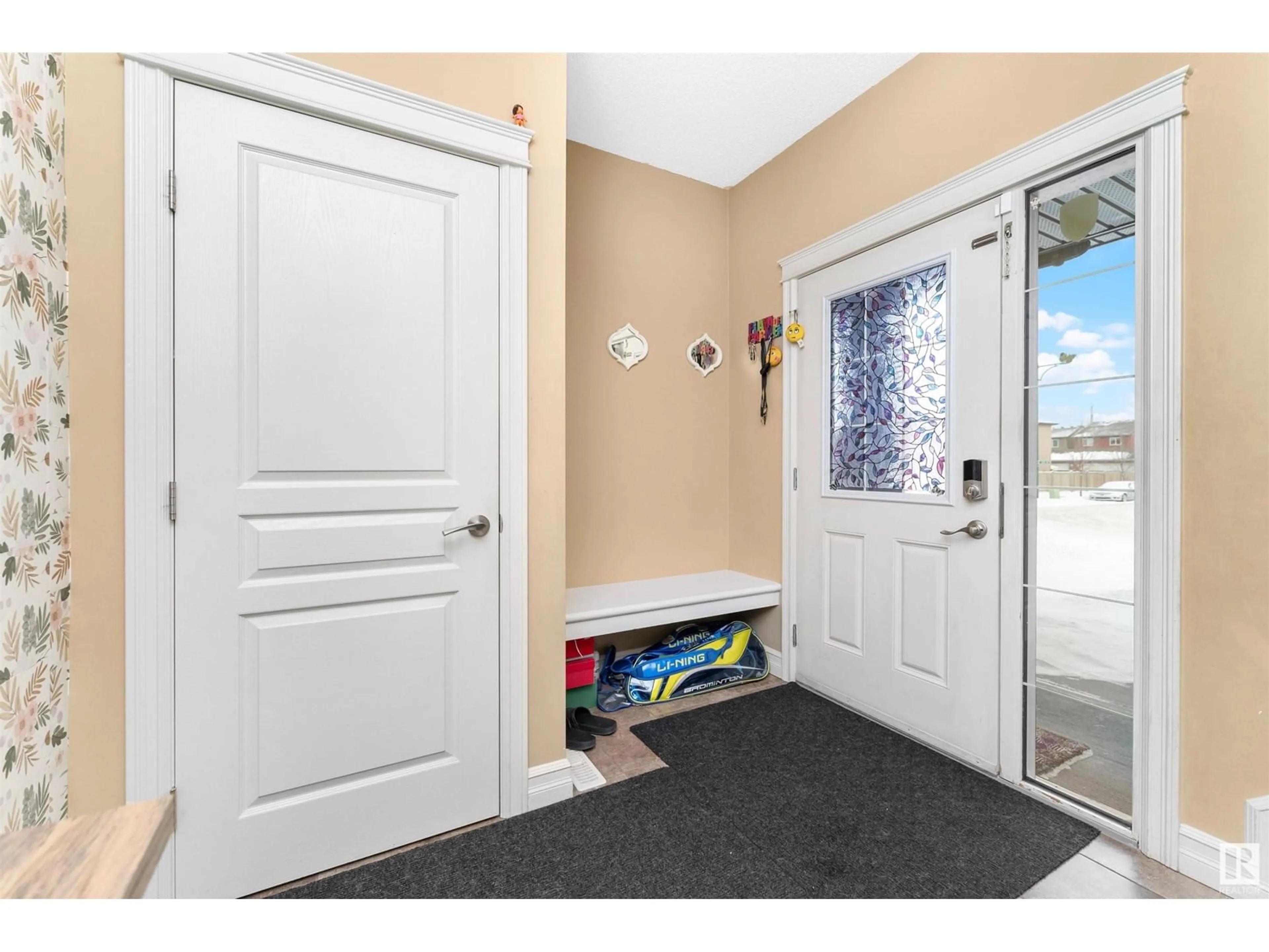 Indoor entryway for 1886 32a street NW, Edmonton Alberta T6T0L6