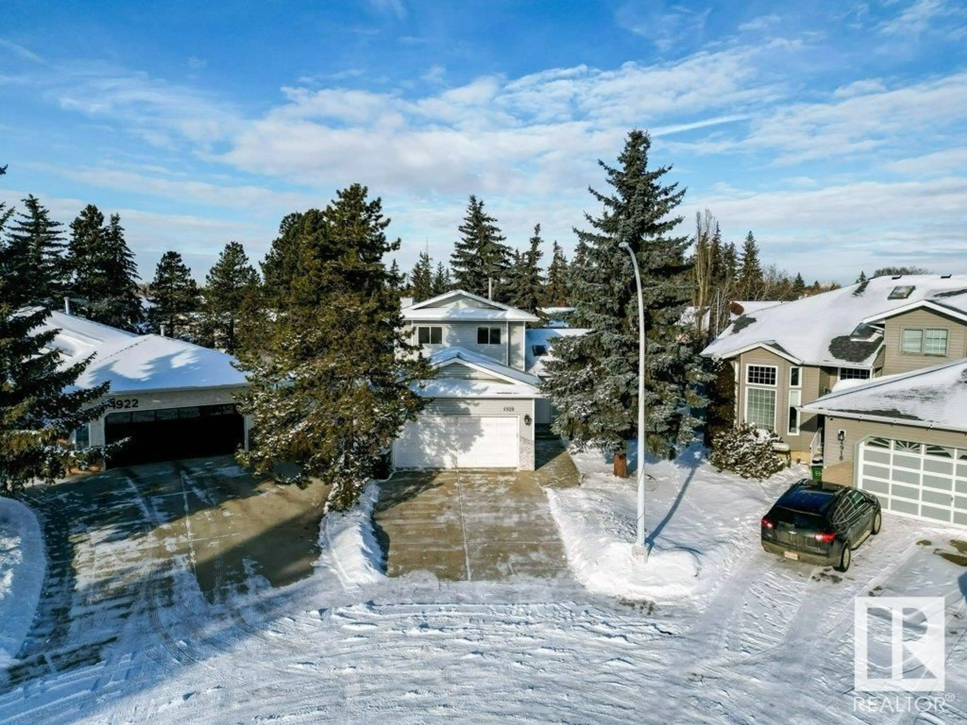 A pic from outside/outdoor area/front of a property/back of a property/a pic from drone, street for 4920 31 AV NW, Edmonton Alberta T6L5H6