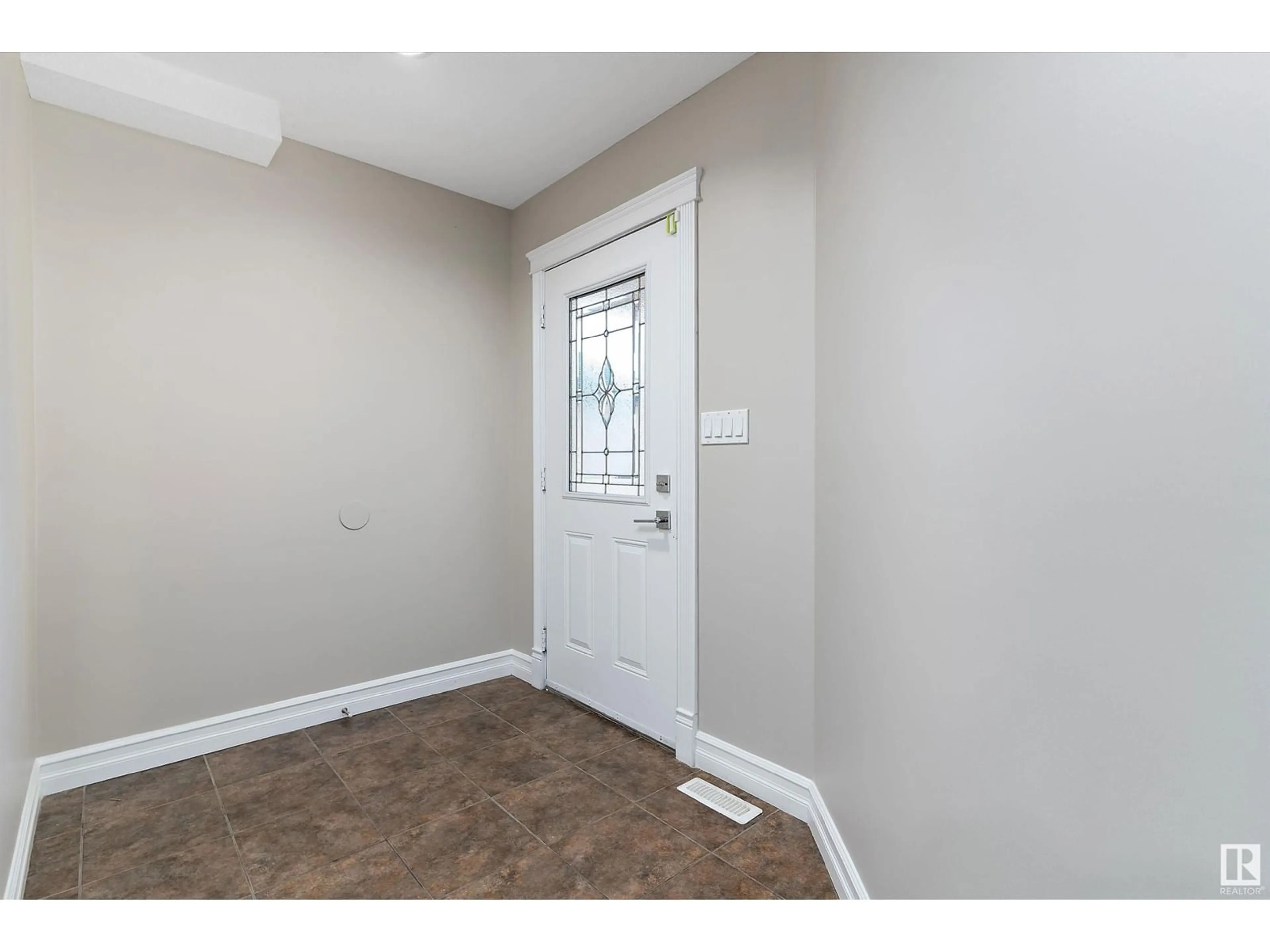 Indoor entryway for 16413 45 ST NW, Edmonton Alberta T5Y0A8