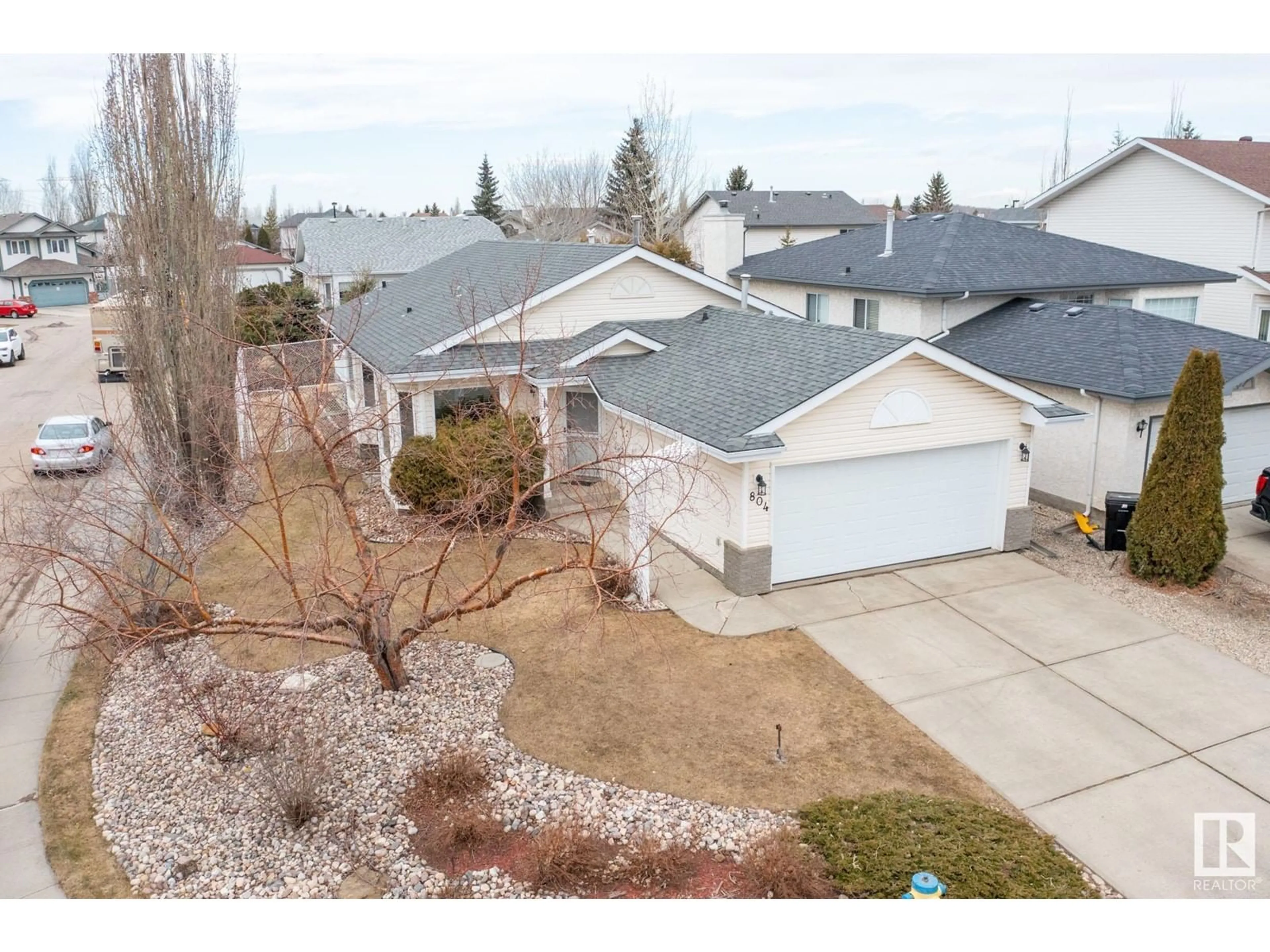 A pic from outside/outdoor area/front of a property/back of a property/a pic from drone, unknown for 804 113A ST NW, Edmonton Alberta T6J6W5