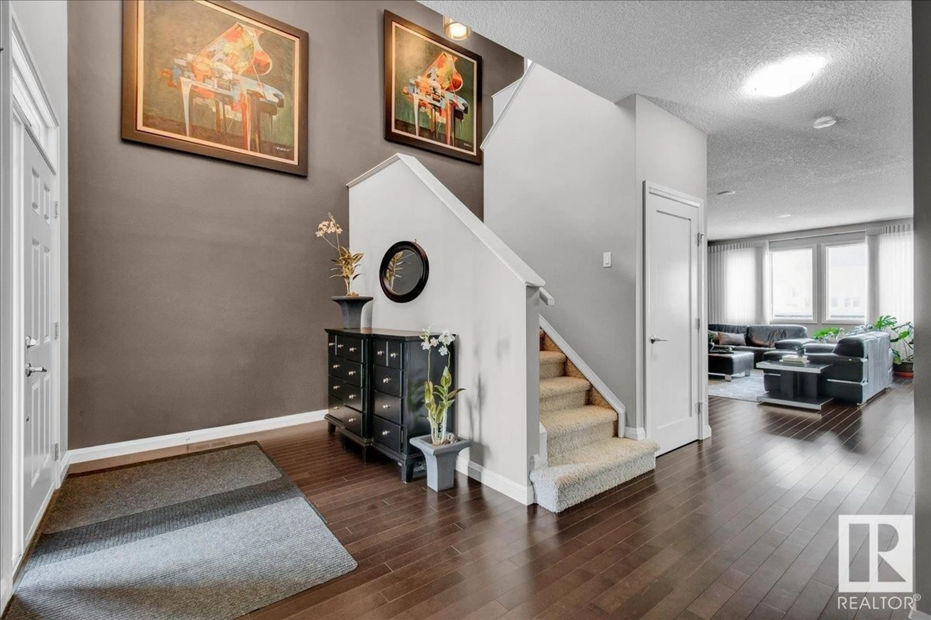 Indoor entryway for 3713 ALEXANDER CR SW, Edmonton Alberta T6W0W7