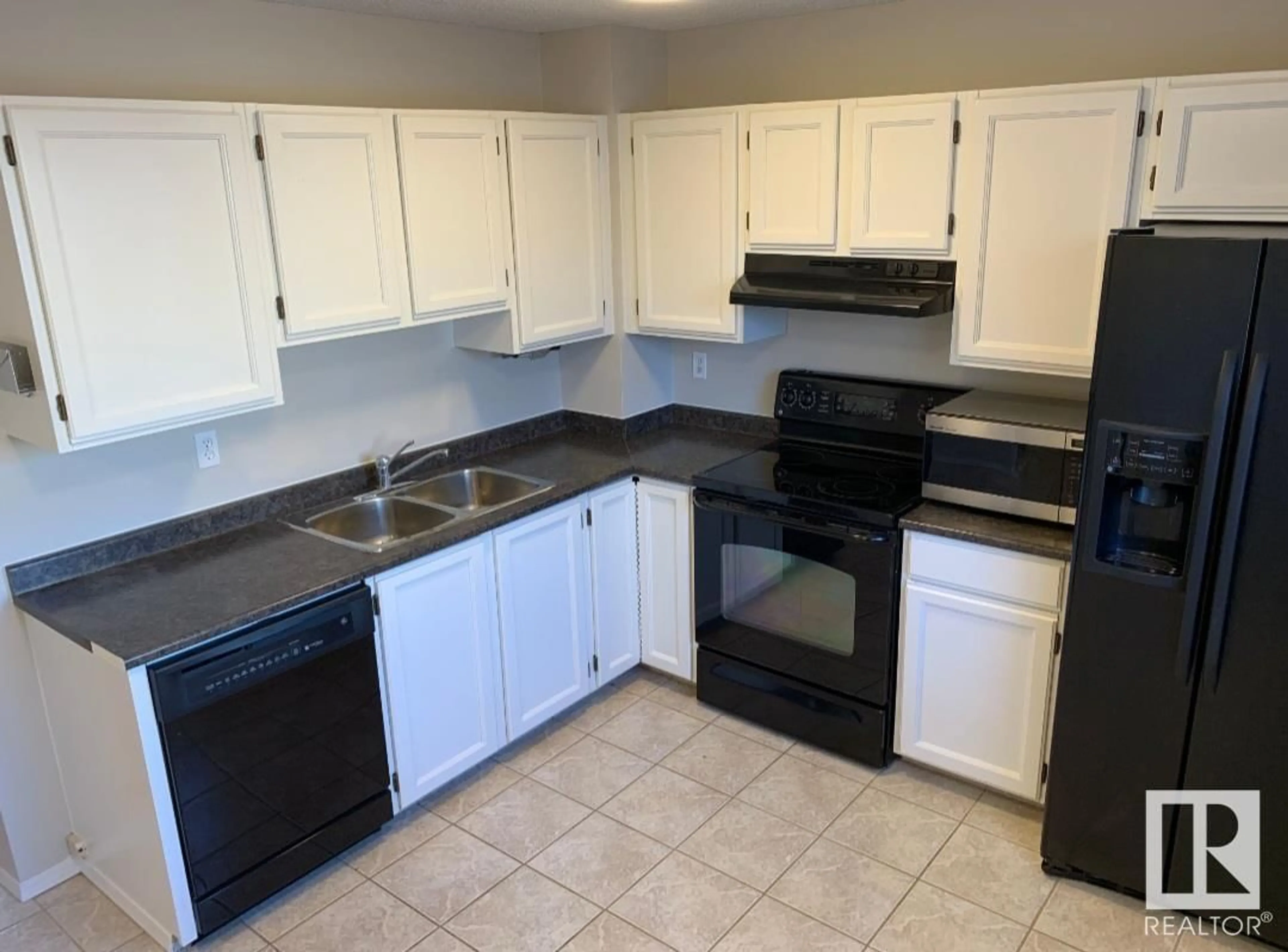 Standard kitchen, unknown for 1015 Village DR, Sherwood Park Alberta T8A4L4