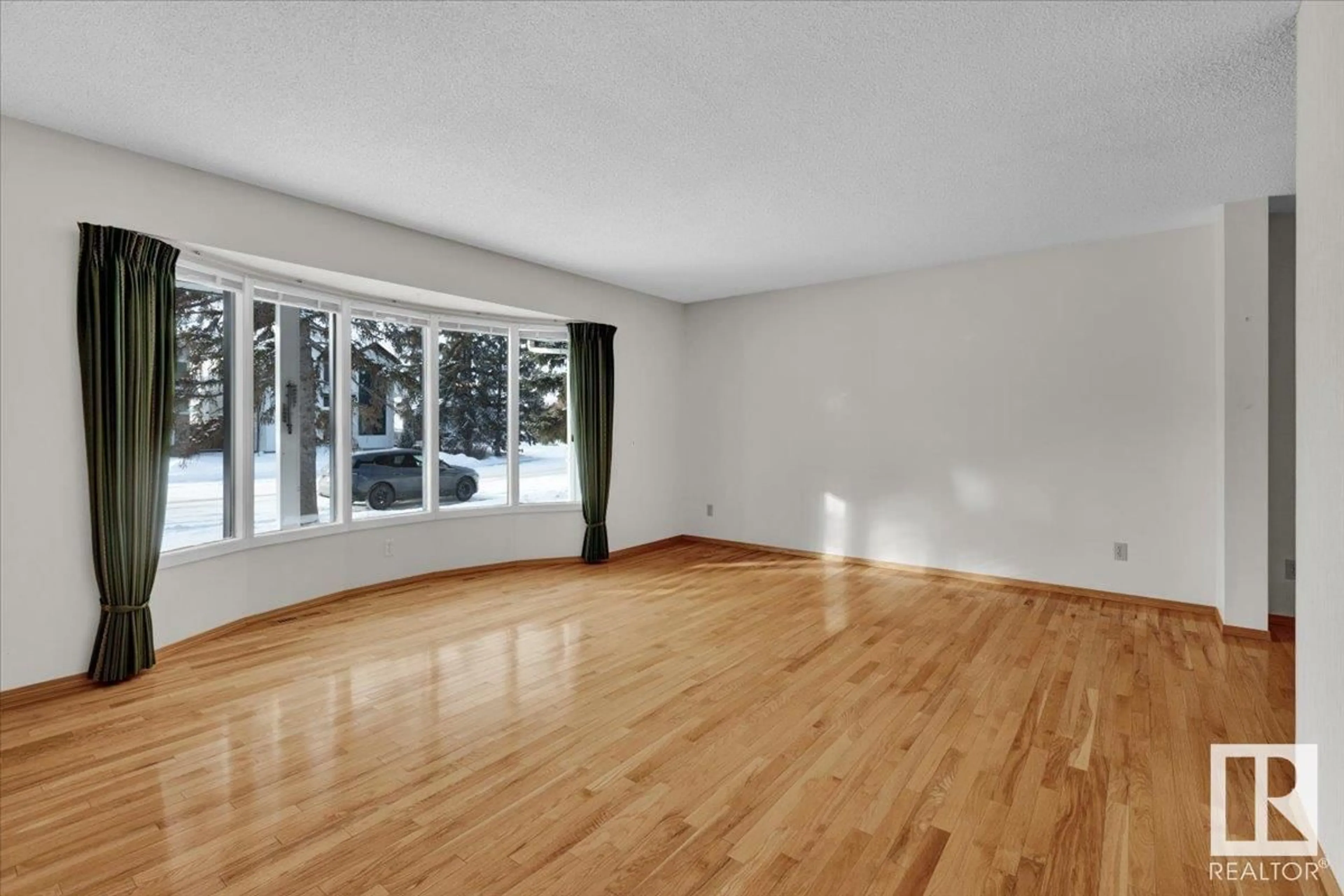 A pic of a room for 5219 125 ST NW, Edmonton Alberta T6H3V7