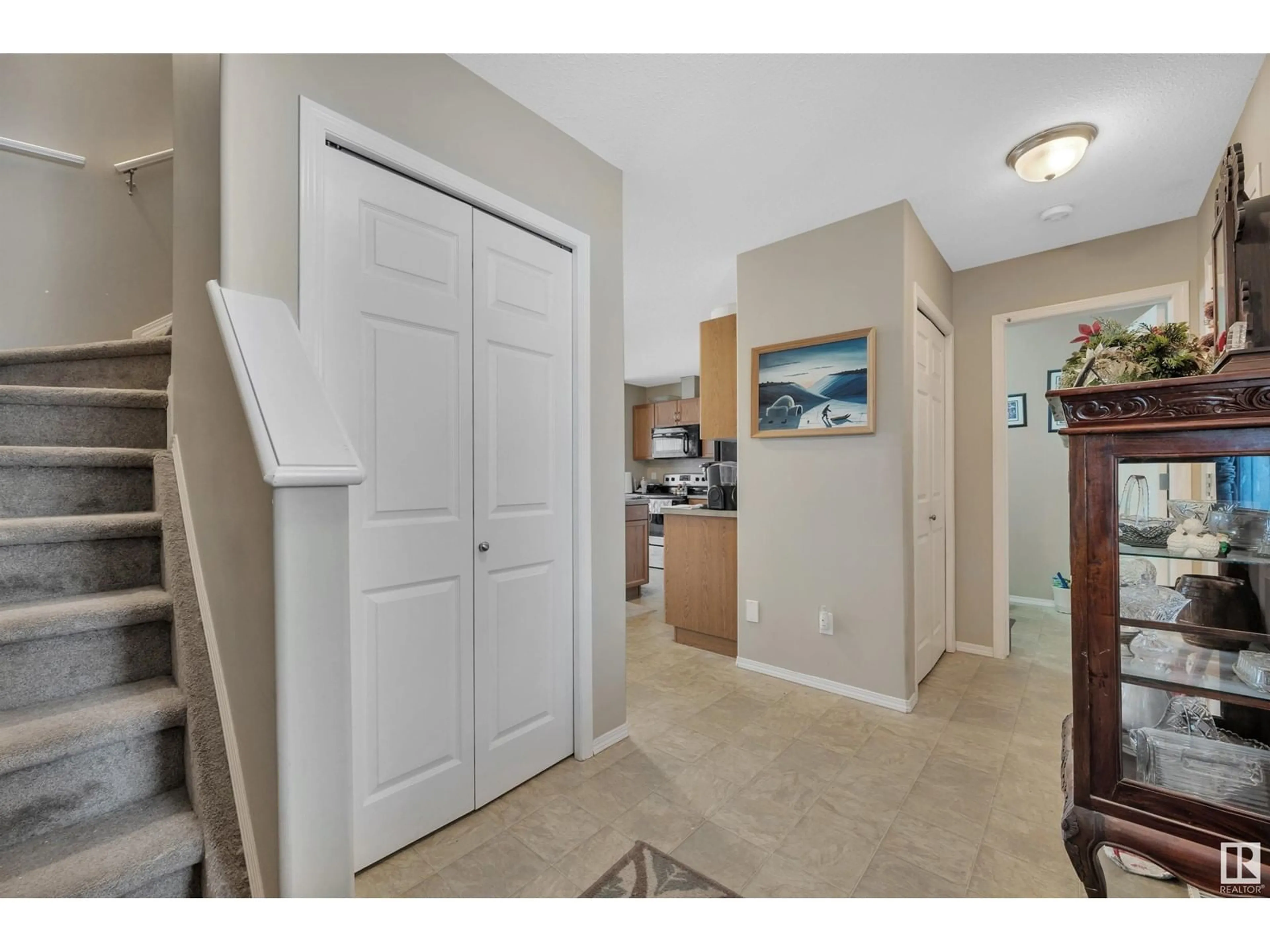 Indoor entryway for 113 GALLOWAY WD, Fort Saskatchewan Alberta T8L0B9