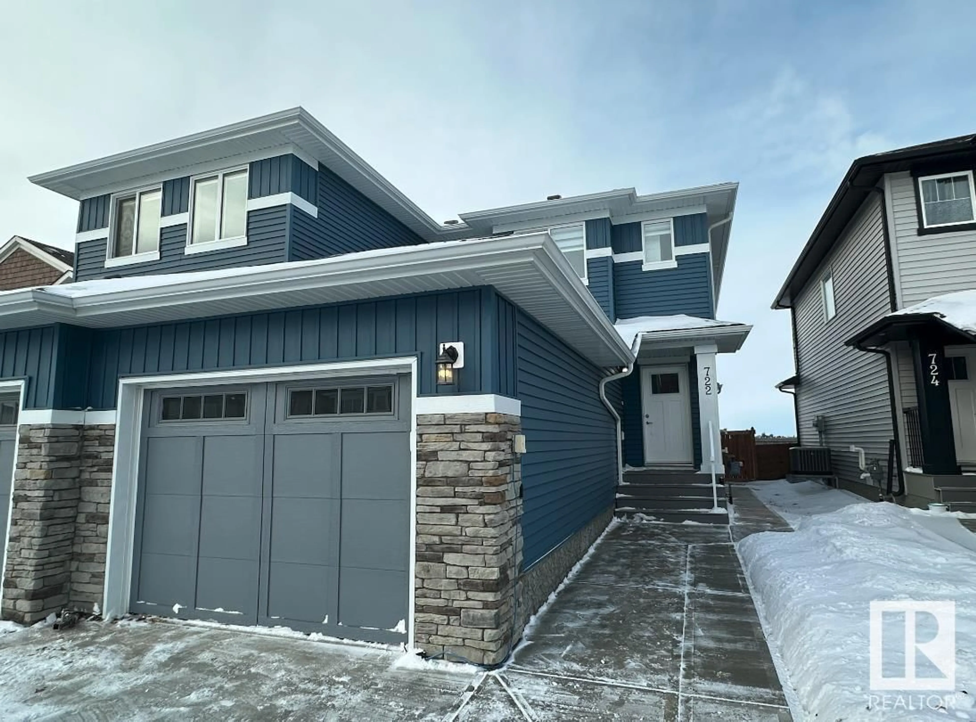 Home with vinyl exterior material, street for 722 Berg LO, Leduc Alberta T9E1G7