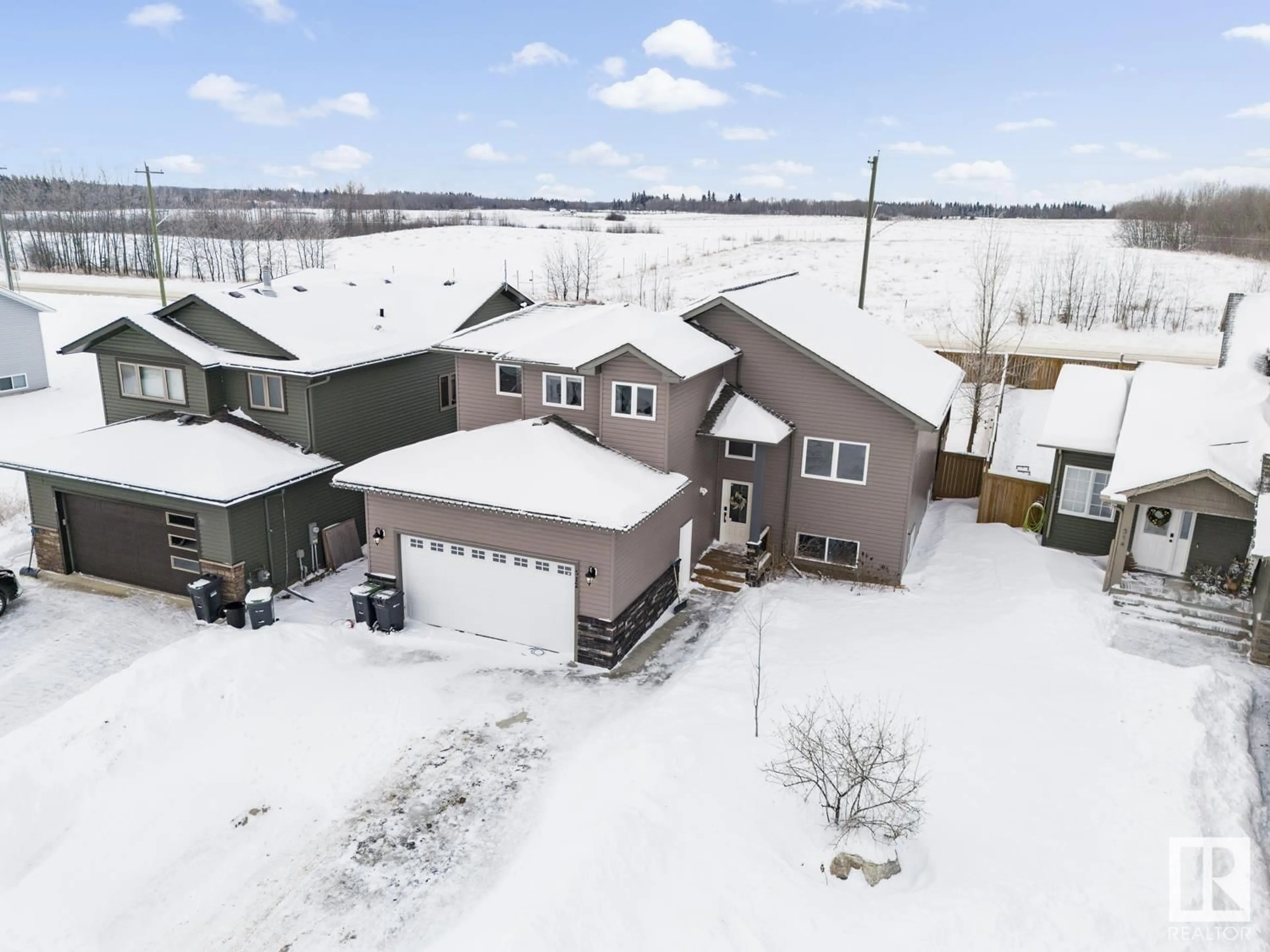 A pic from outside/outdoor area/front of a property/back of a property/a pic from drone, street for 512 Lakewood CL, Cold Lake Alberta T9M0E9