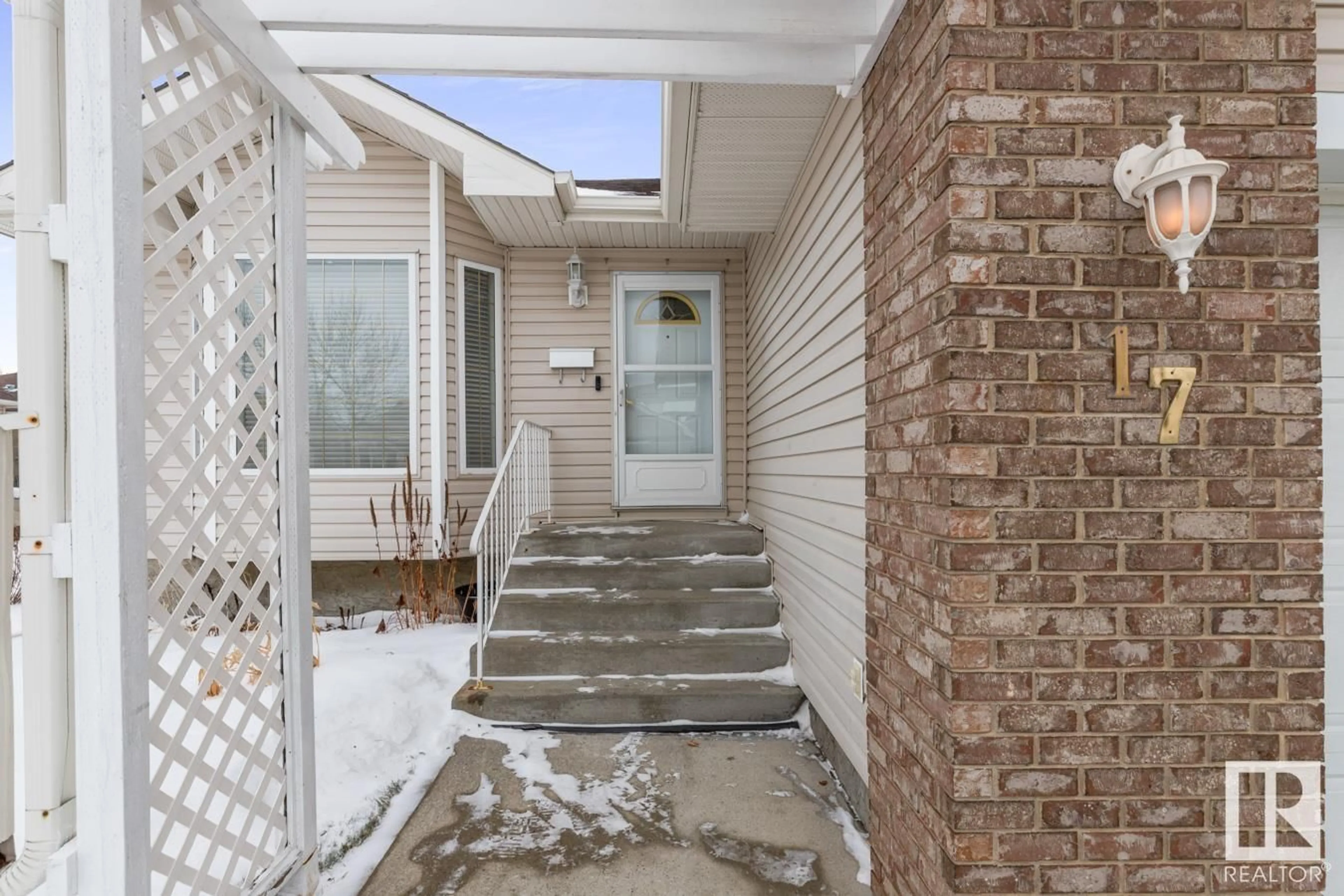 Indoor entryway for #17 201 BOTHWELL DR, Sherwood Park Alberta T8H2C8