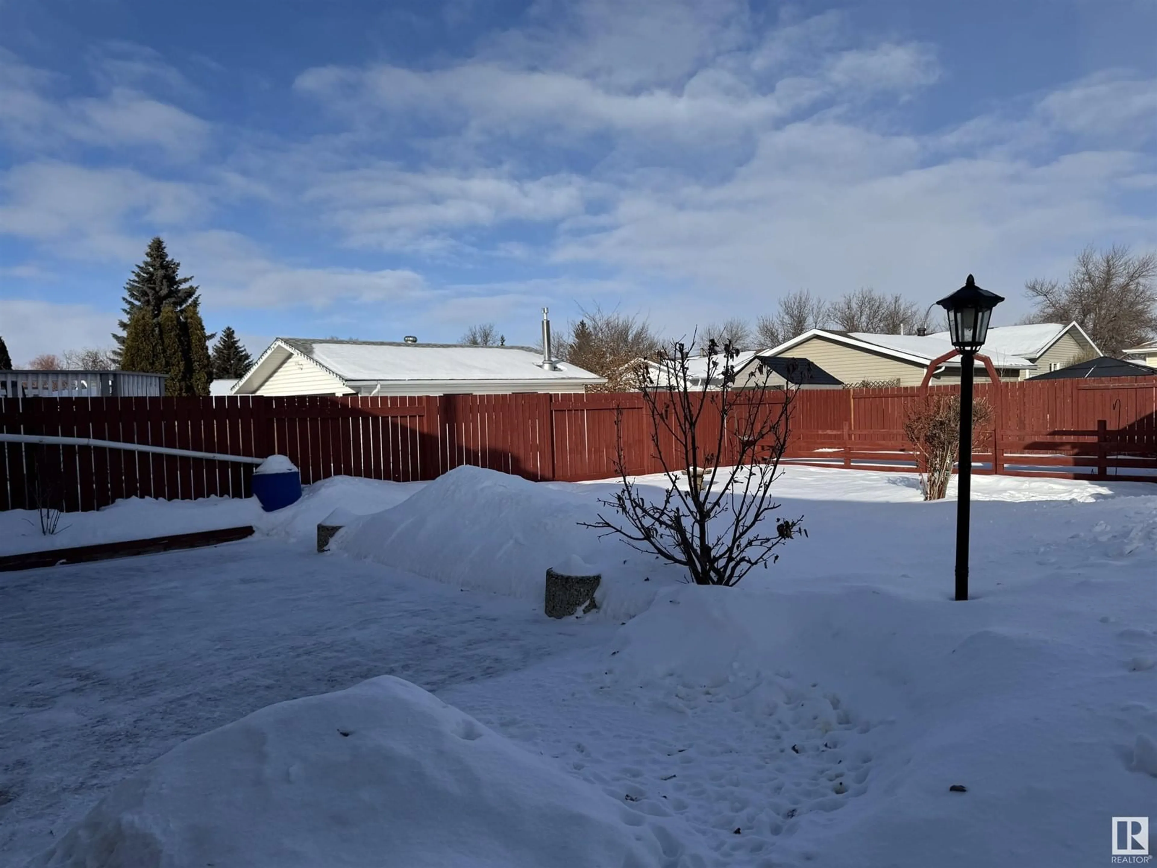 A pic from outside/outdoor area/front of a property/back of a property/a pic from drone, street for 9513 86 ST, Fort Saskatchewan Alberta T8L2V1