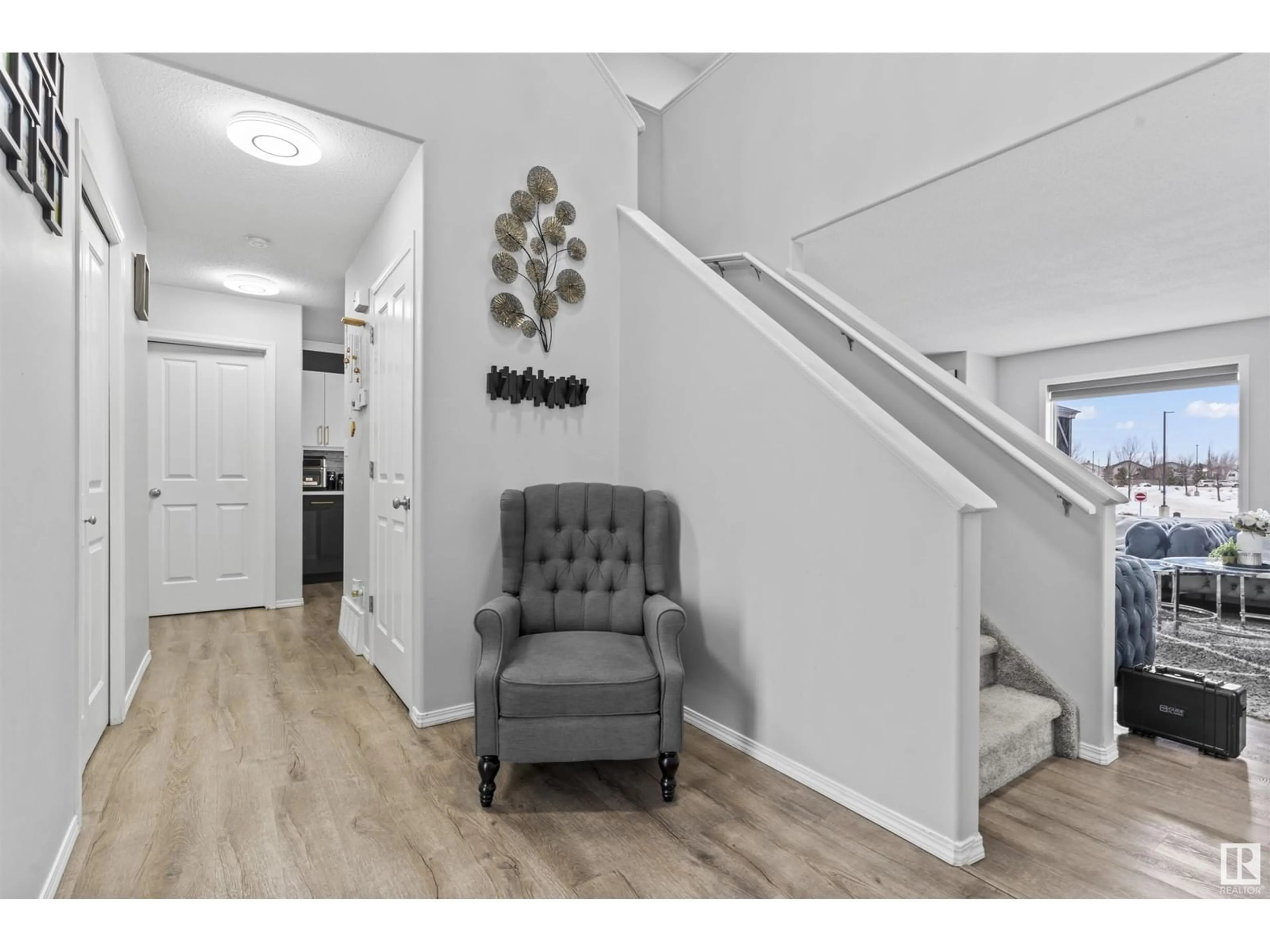 Indoor entryway for 3309 29 AV NW, Edmonton Alberta T6T1V5