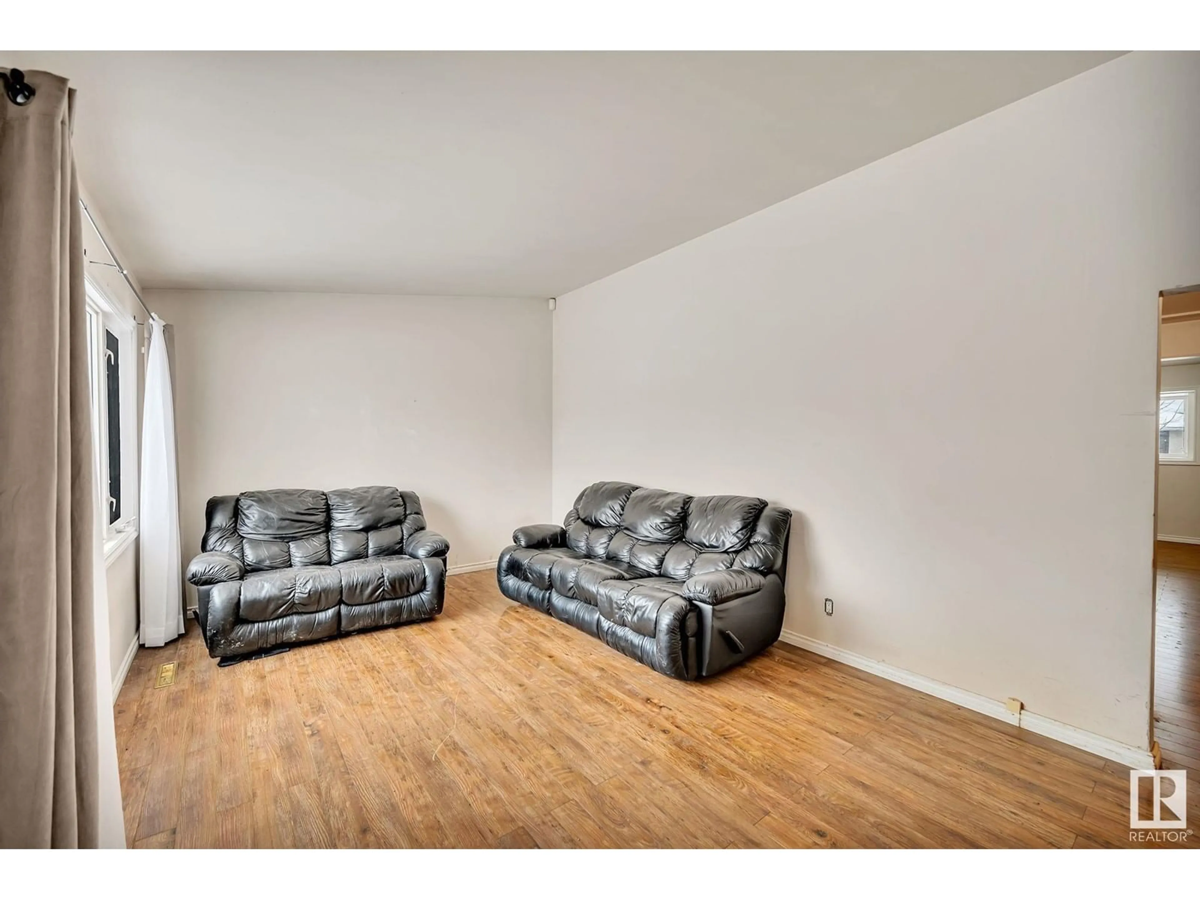 A pic of a room for 11022 159 ST NW, Edmonton Alberta T5P3C3