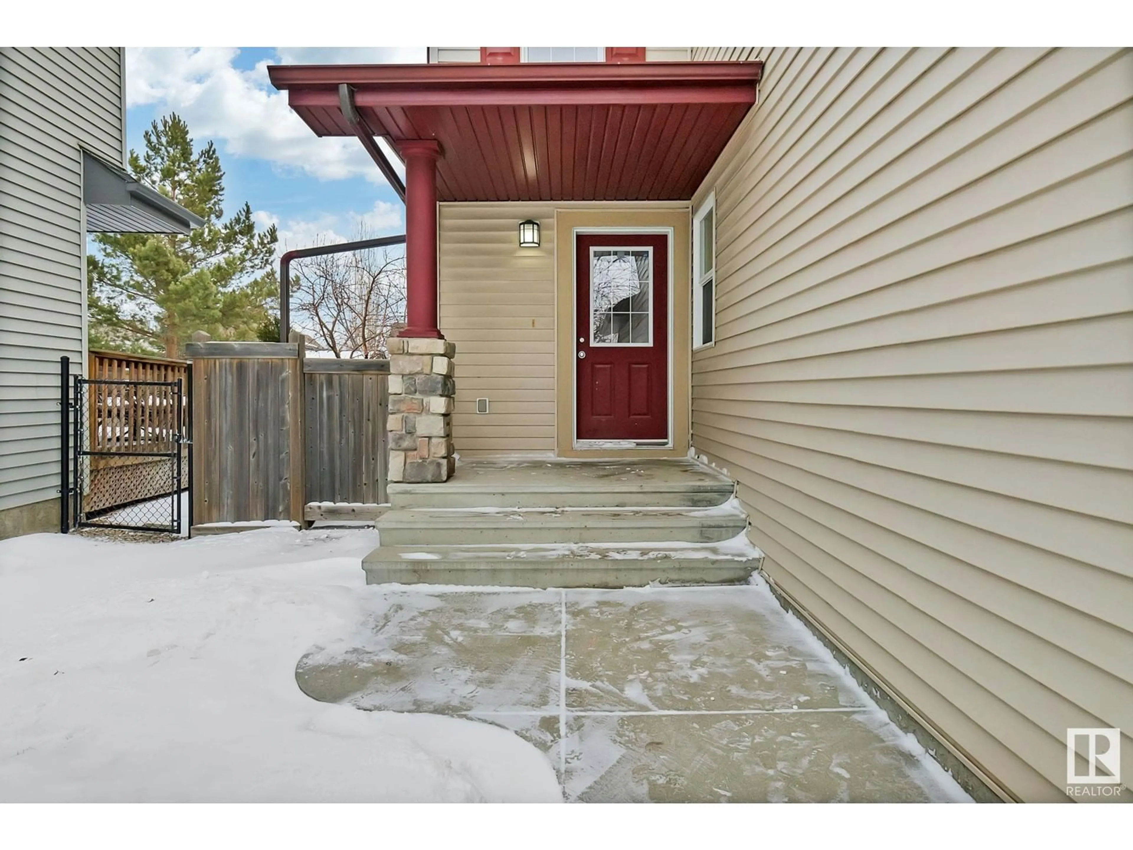 Indoor entryway for 928 CHAHLEY CR NW, Edmonton Alberta T6M0E2