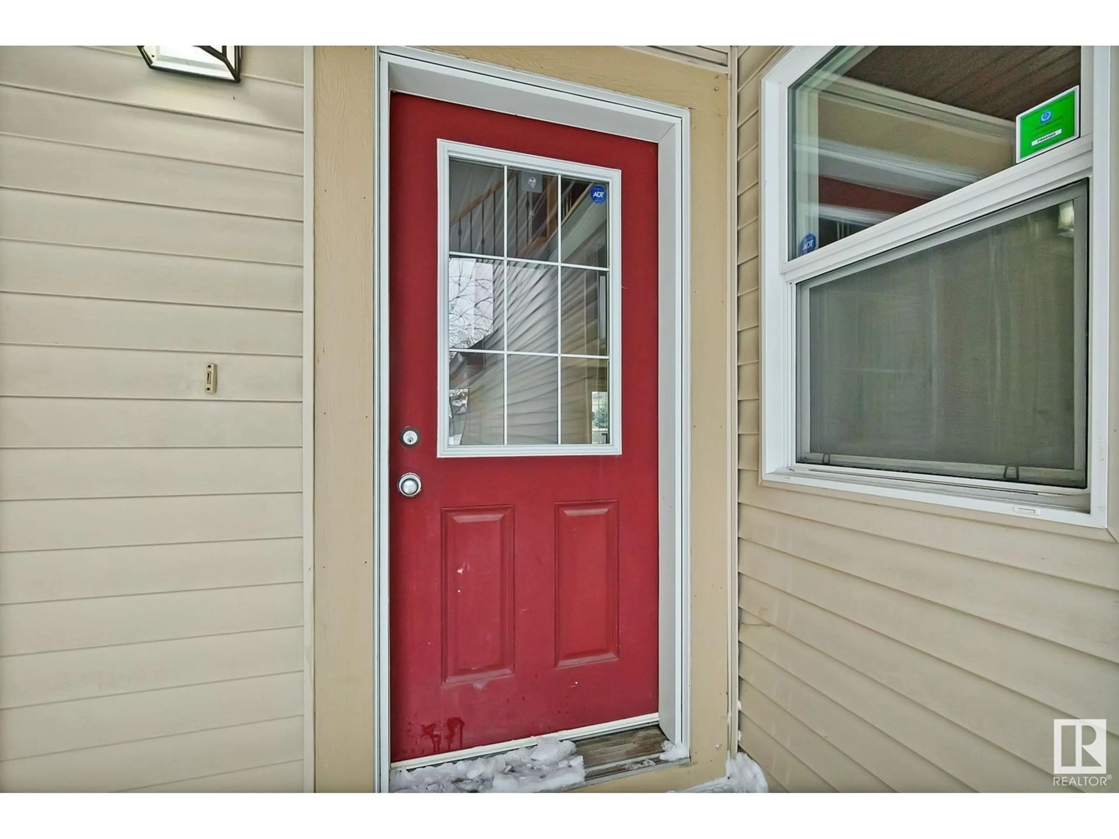 Indoor entryway for 928 CHAHLEY CR NW, Edmonton Alberta T6M0E2