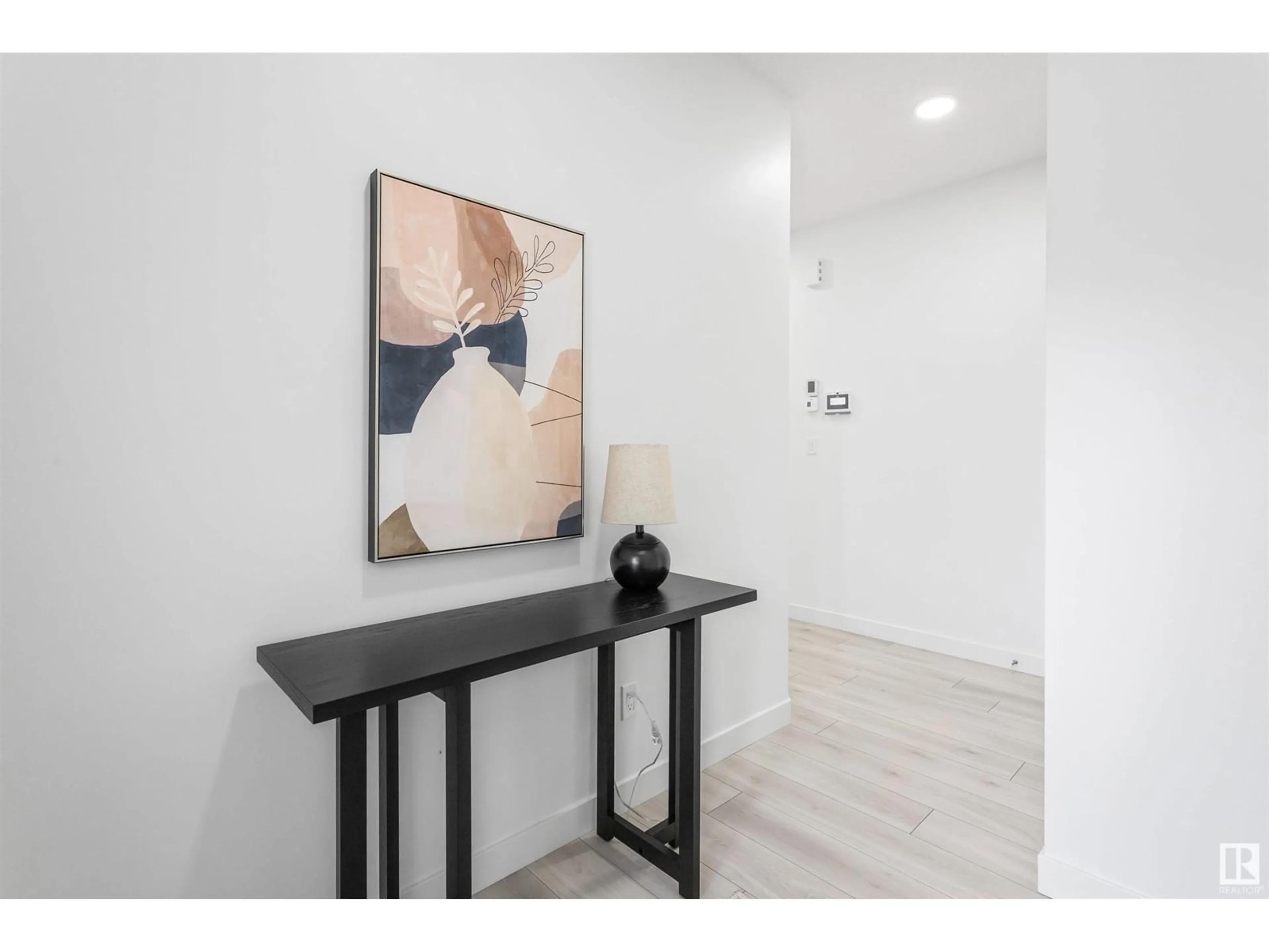 Indoor entryway for 21303 36 AV, Edmonton Alberta T6M3C2