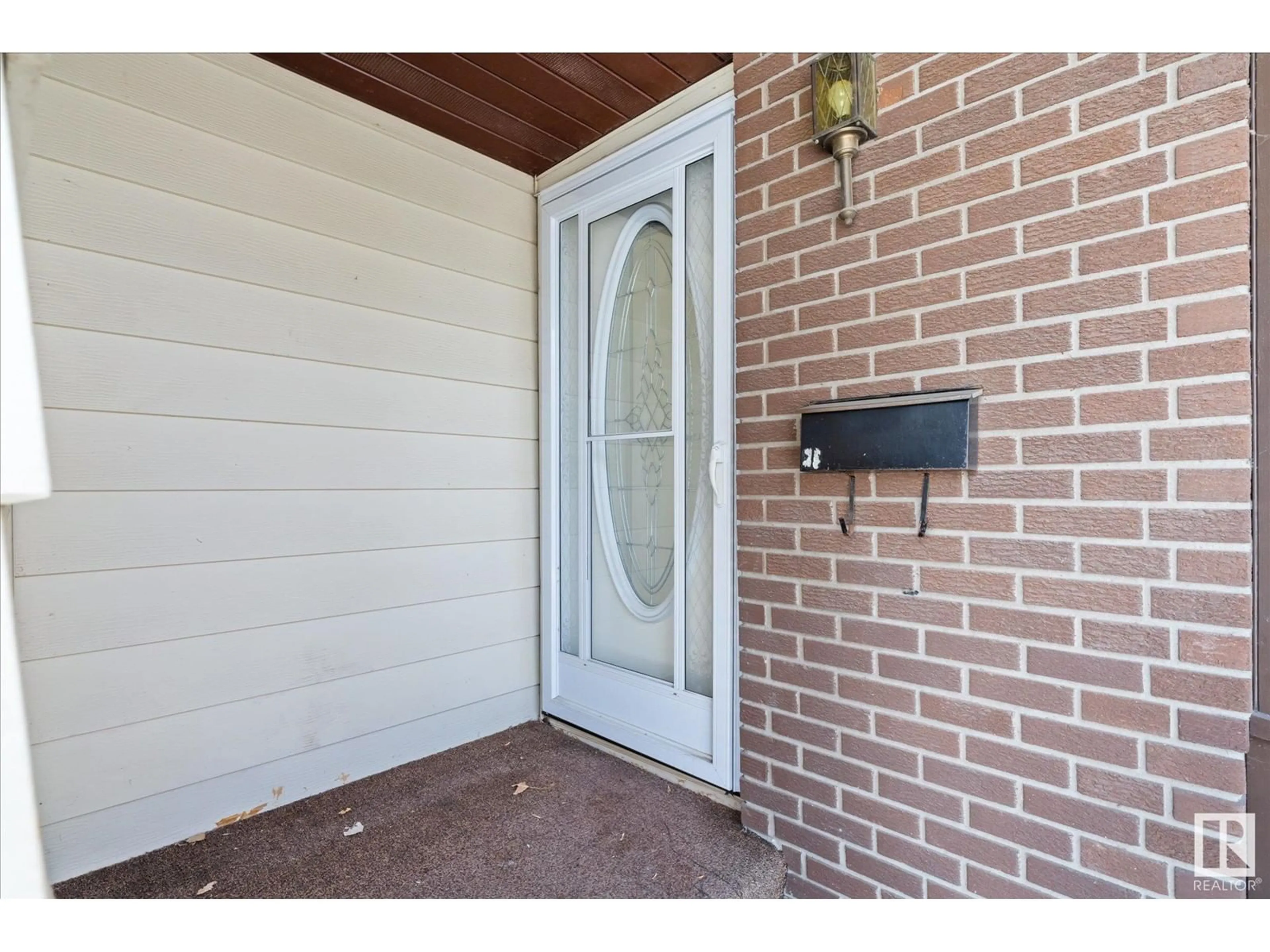 Indoor entryway for 120 Westridge CR NW, Spruce Grove Alberta T7X1R8