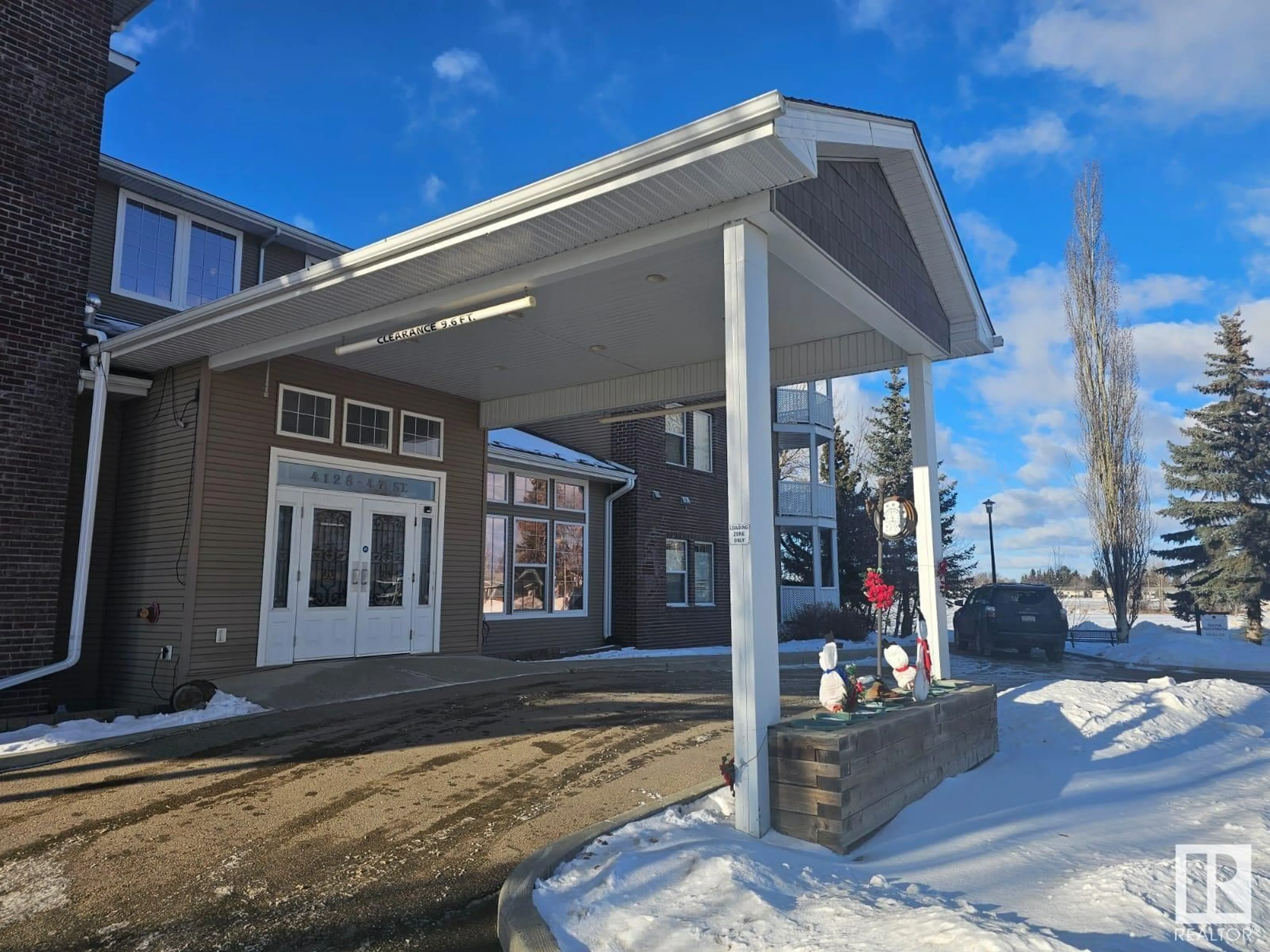 Indoor foyer for ##101 4128 47 ST, Drayton Valley Alberta T7A0A9