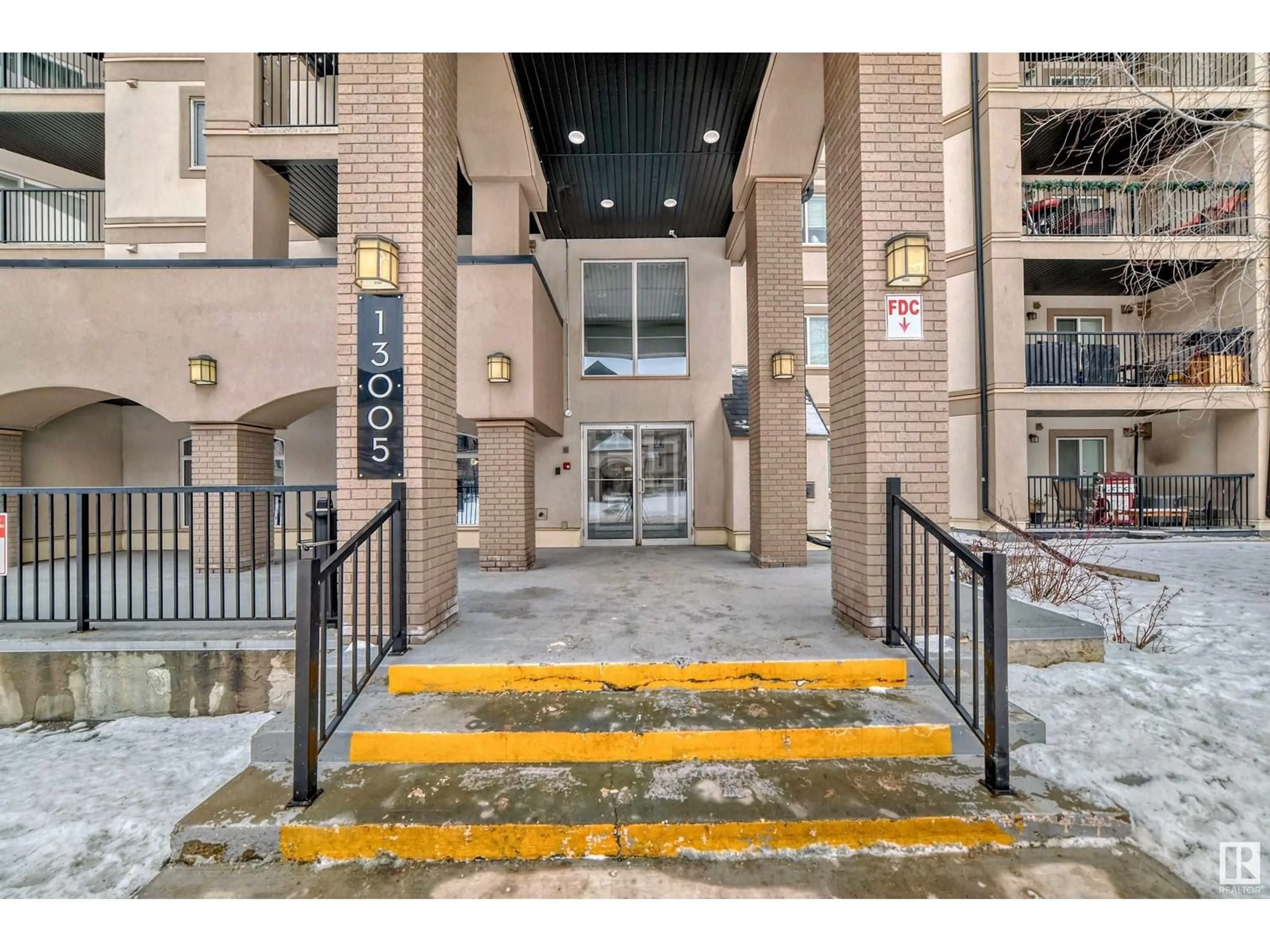 Indoor foyer for #104 13005 140 AV NW, Edmonton Alberta T6V1X1