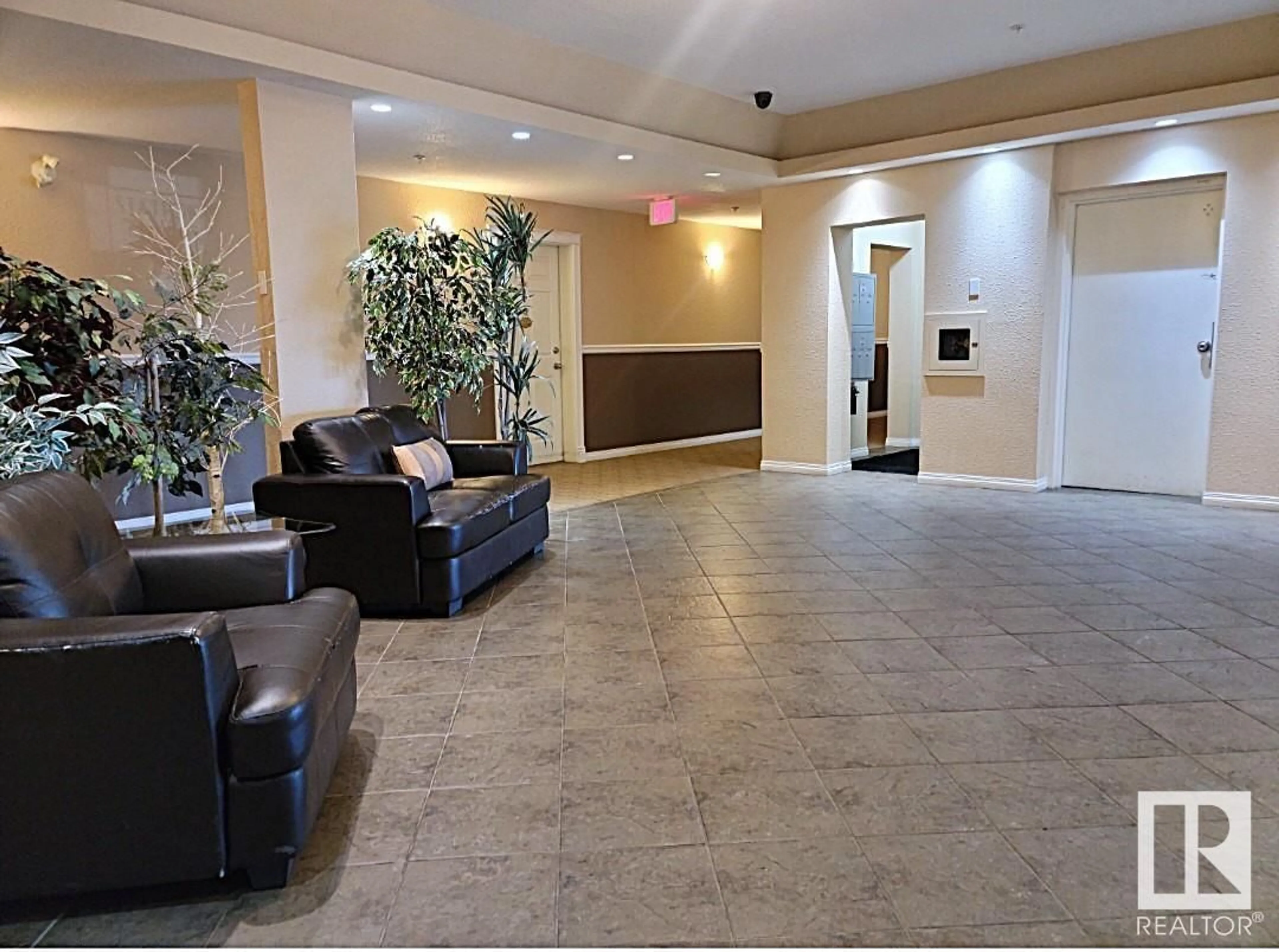 Lobby for #109 4310 33 ST, Stony Plain Alberta T7Z0A8