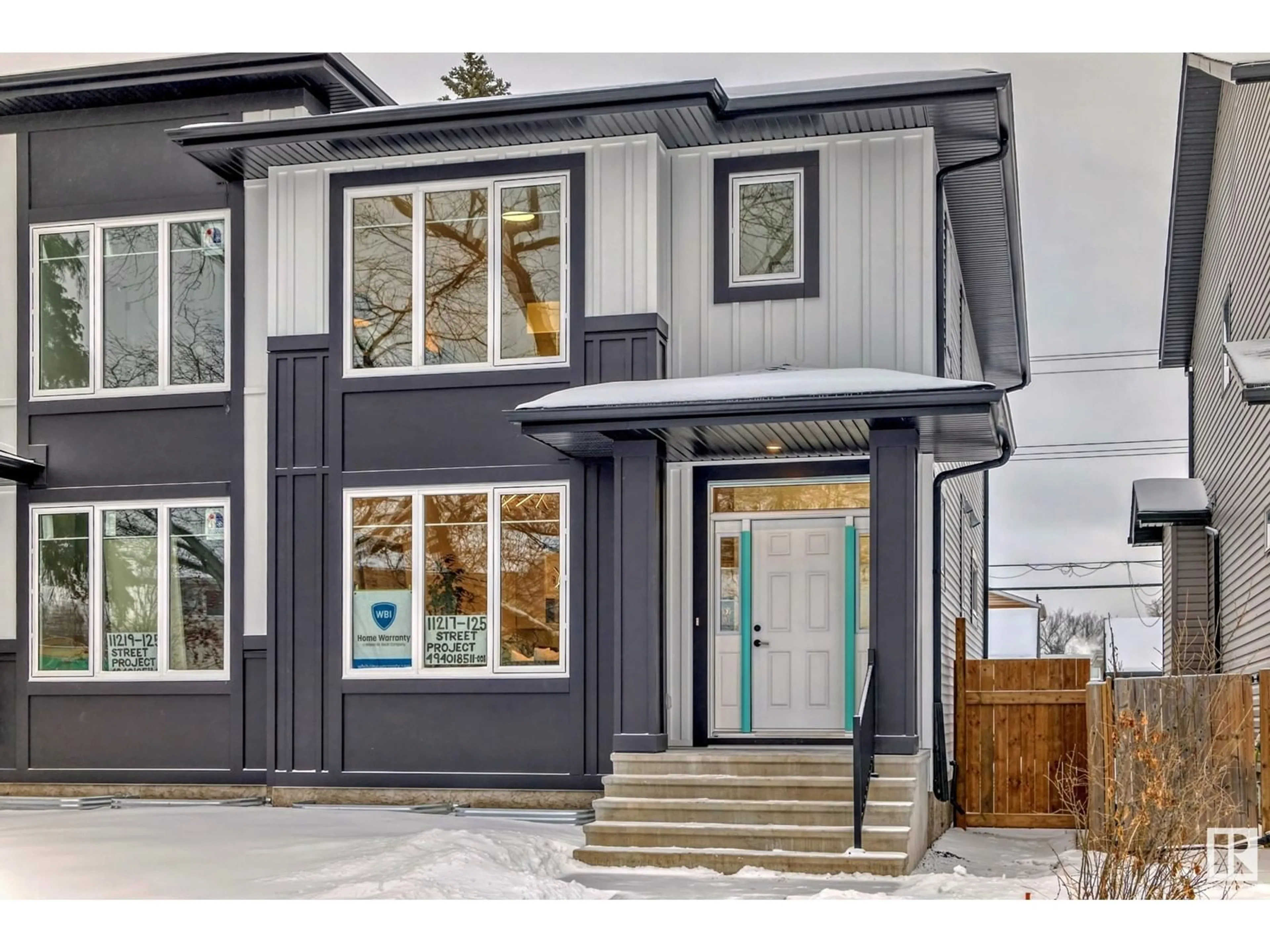 Indoor entryway for 11217 125 ST NW, Edmonton Alberta T5M0M6