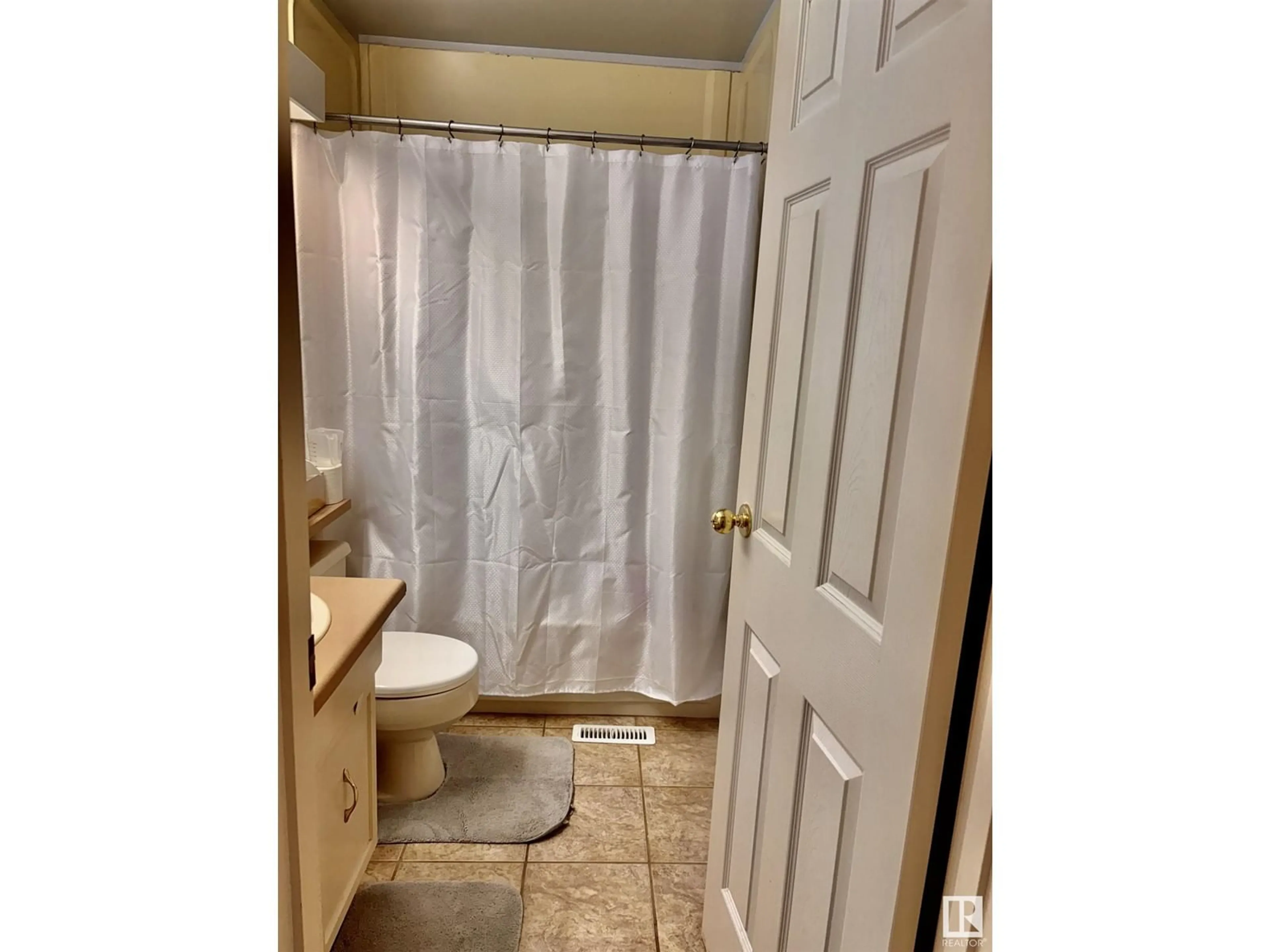 Standard bathroom, unknown for 6021 173 ST NW, Edmonton Alberta T6M1E5