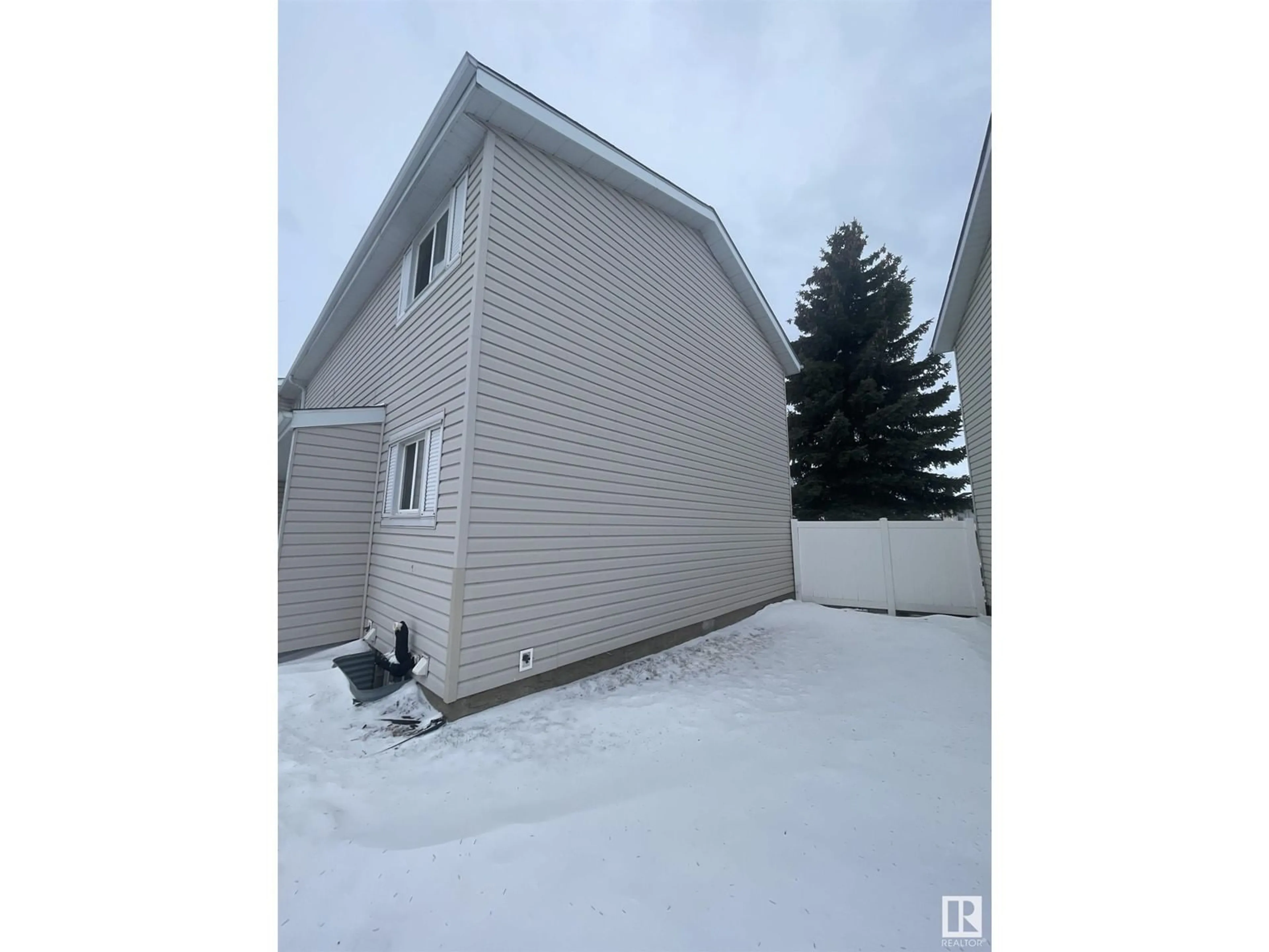 Shed for 11532 139 AV NW, Edmonton Alberta T5X3L4