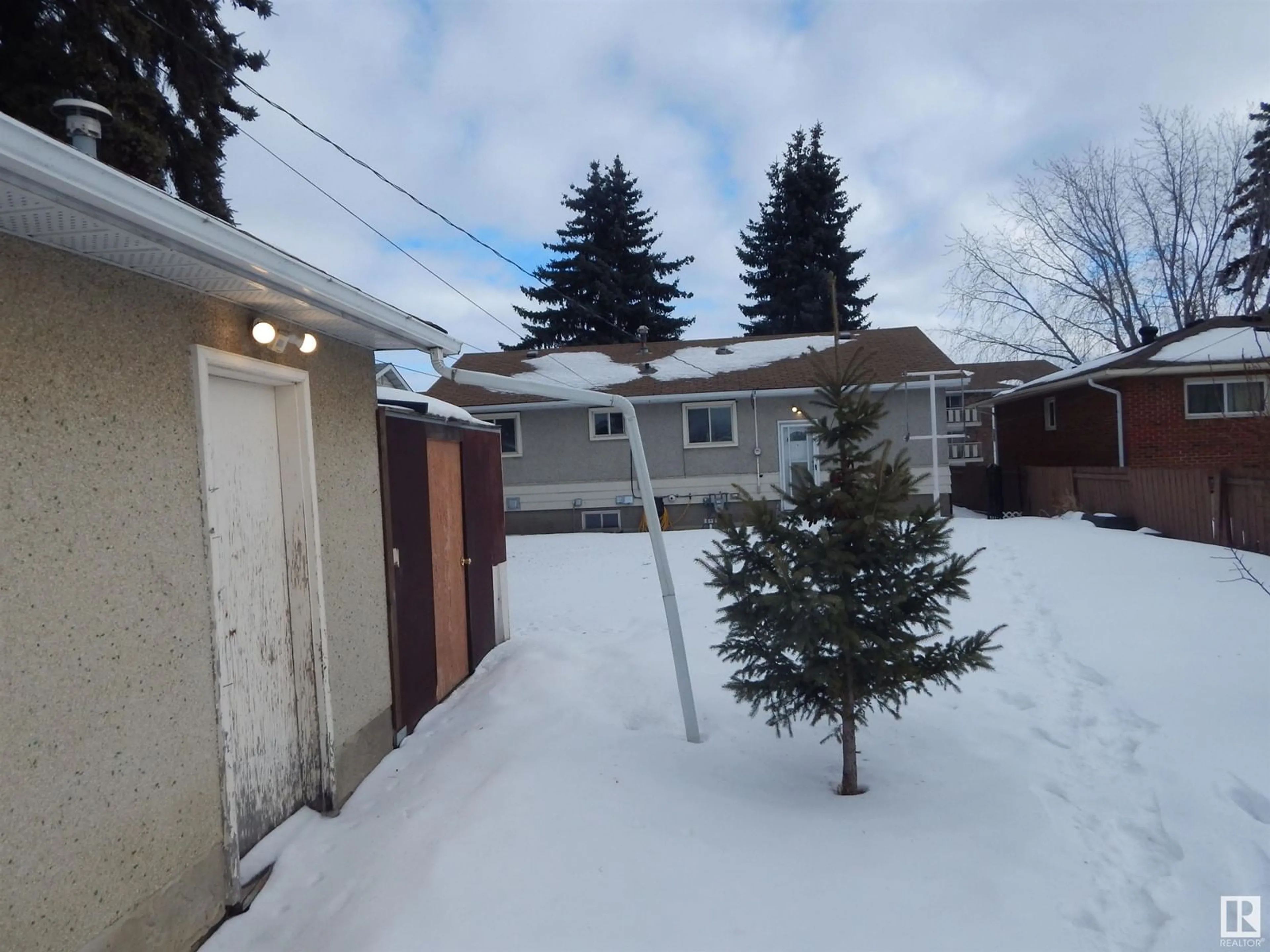 A pic from outside/outdoor area/front of a property/back of a property/a pic from drone, street for 13124 83 ST NW, Edmonton Alberta T5E2W6