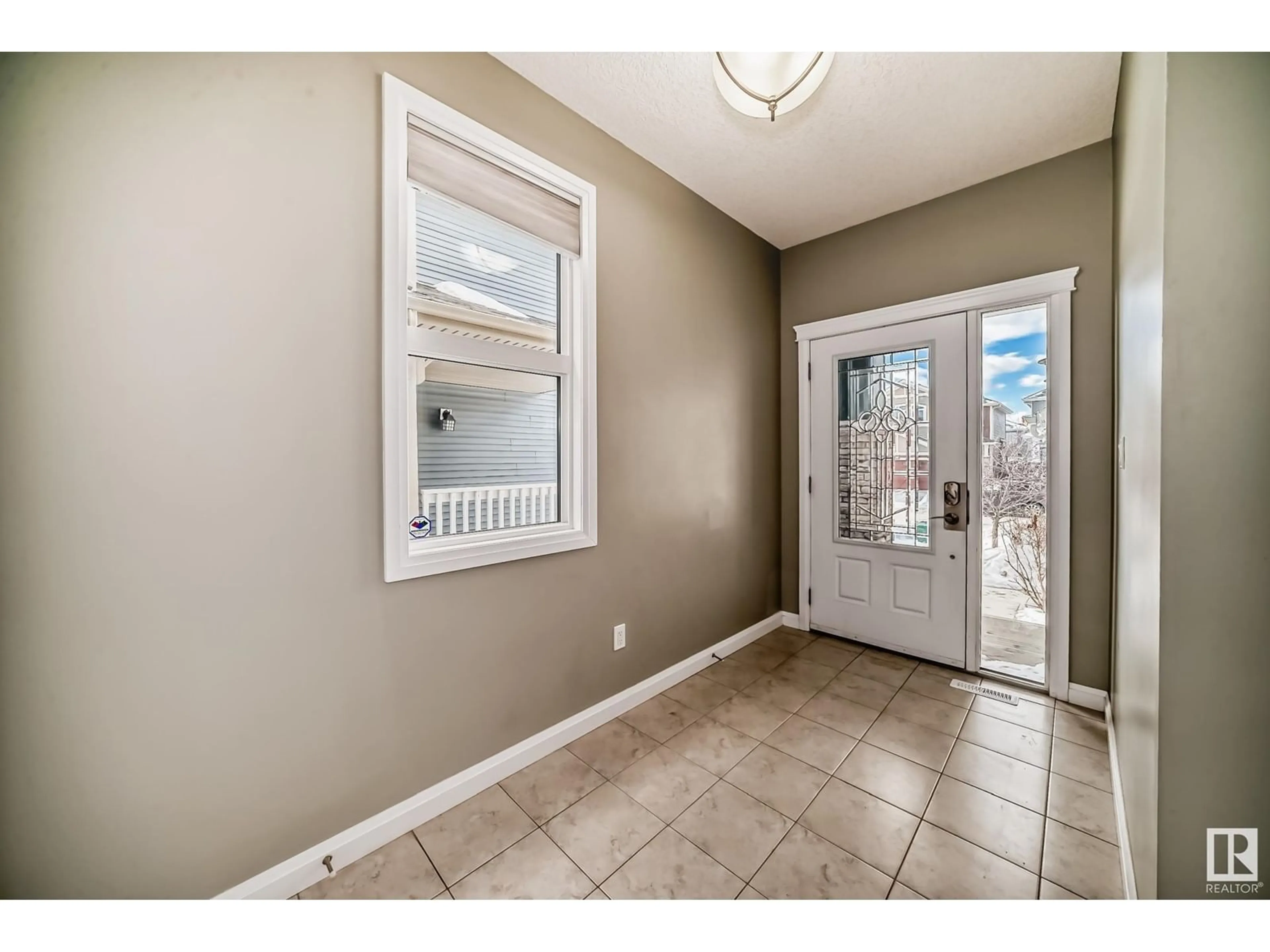 Indoor entryway for 4384 CRABAPPLE CR SW, Edmonton Alberta T6X0X9