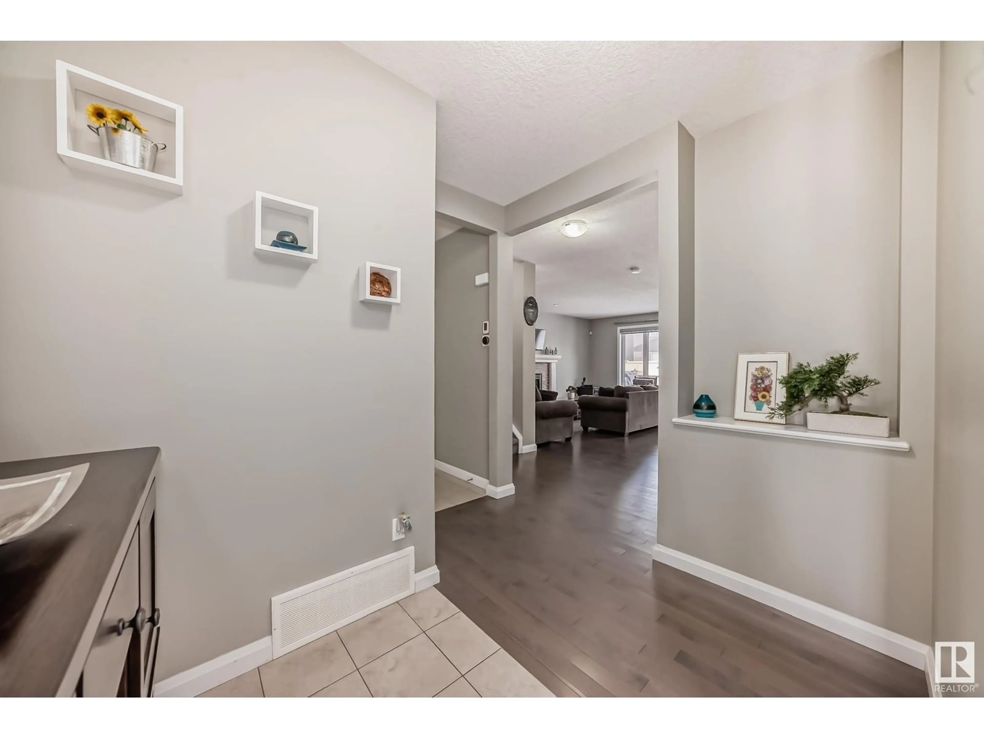 Indoor entryway for 4384 CRABAPPLE CR SW, Edmonton Alberta T6X0X9